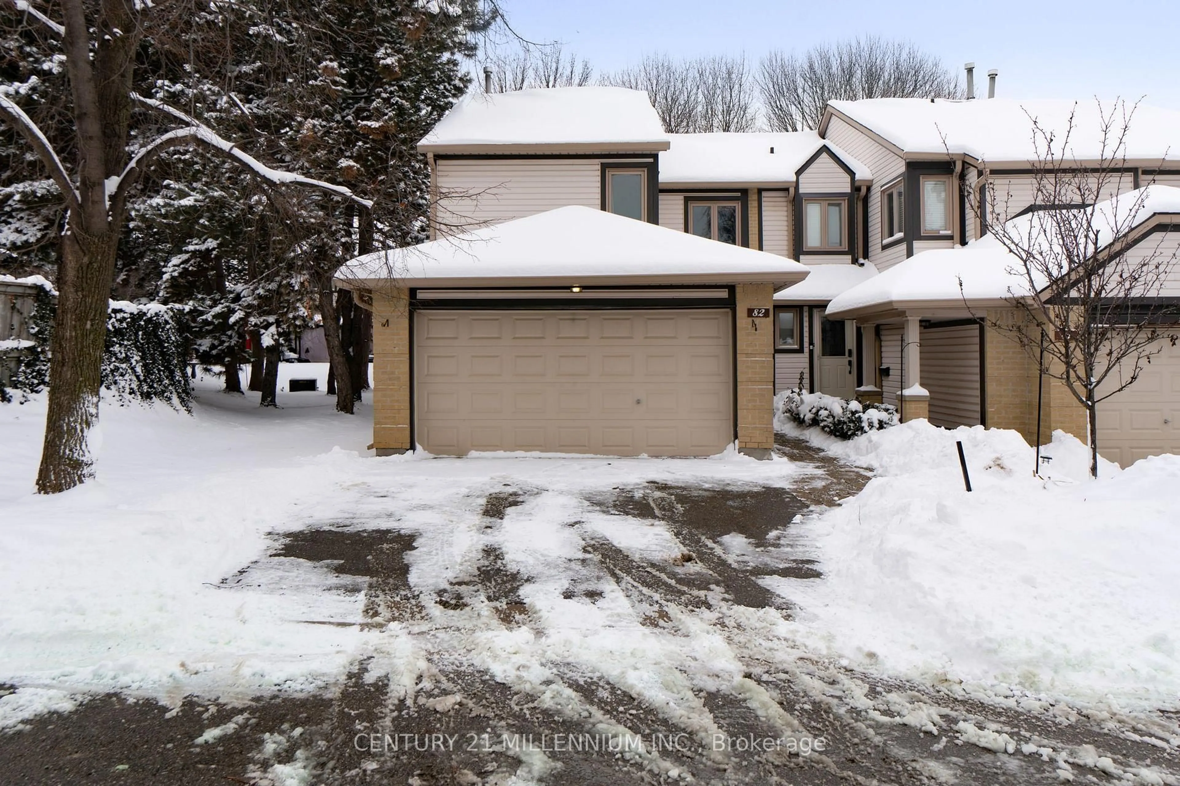 A pic from outside/outdoor area/front of a property/back of a property/a pic from drone, street for 2275 Credit Valley Rd #82, Mississauga Ontario L5M 4N5