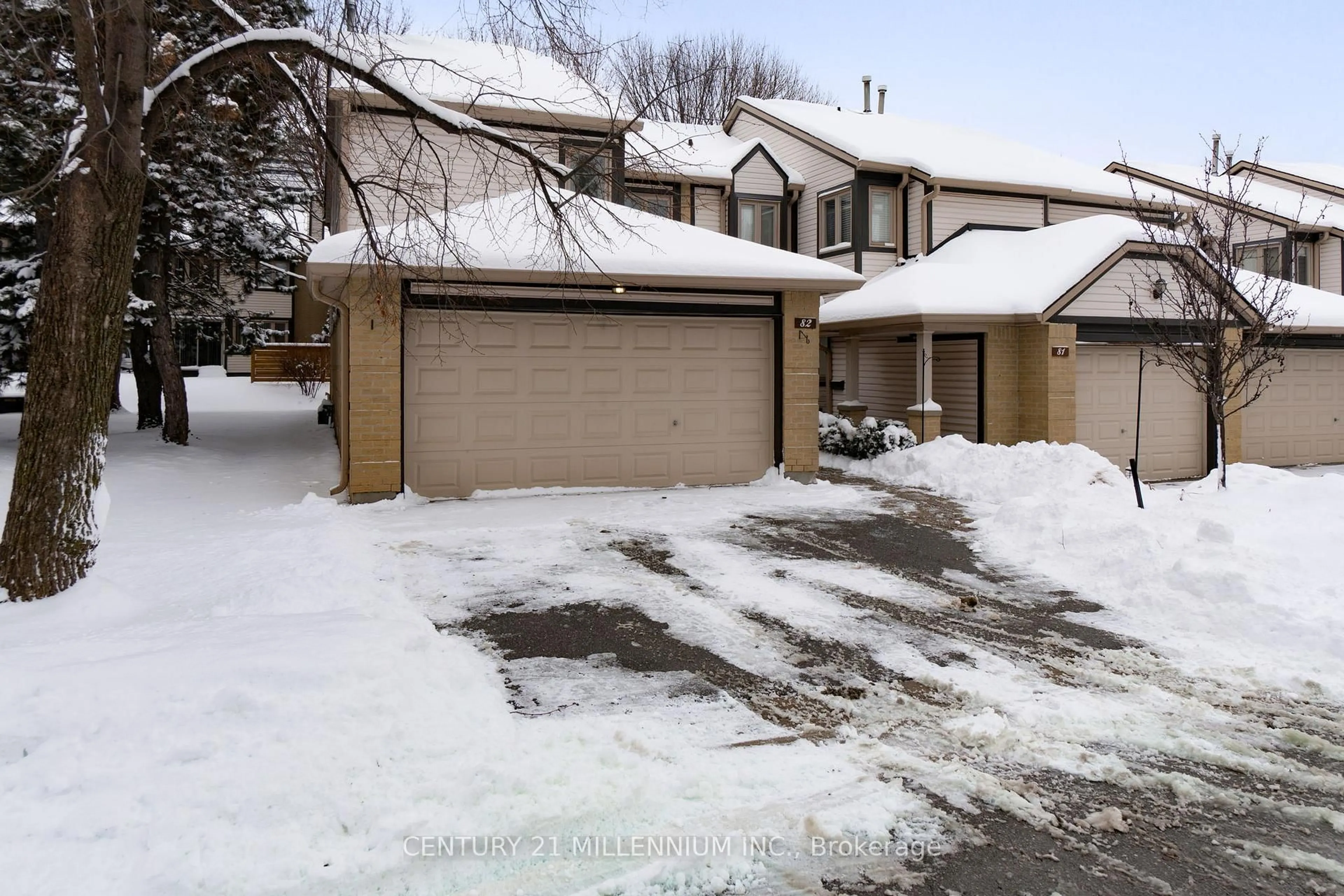 A pic from outside/outdoor area/front of a property/back of a property/a pic from drone, street for 2275 Credit Valley Rd #82, Mississauga Ontario L5M 4N5