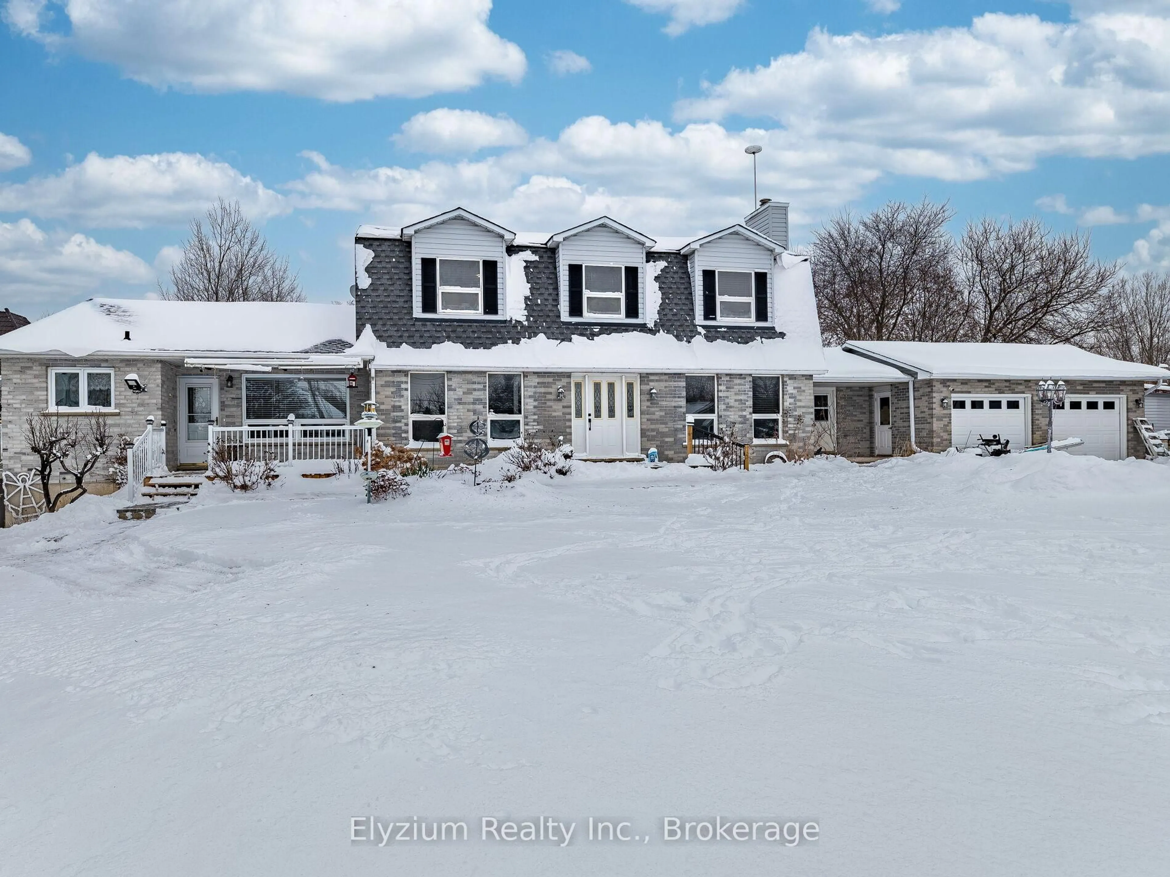A pic from outside/outdoor area/front of a property/back of a property/a pic from drone, street for 11289 Guelph Line, Milton Ontario L0P 1B0
