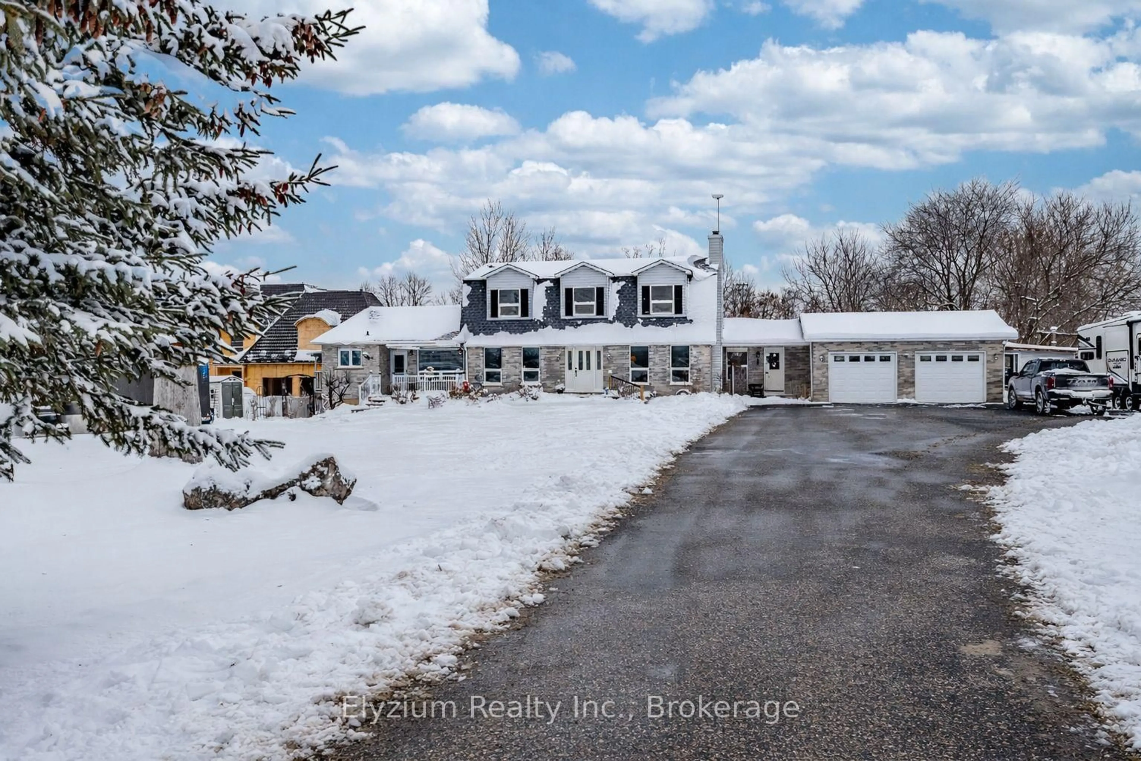 A pic from outside/outdoor area/front of a property/back of a property/a pic from drone, street for 11289 Guelph Line, Milton Ontario L0P 1B0