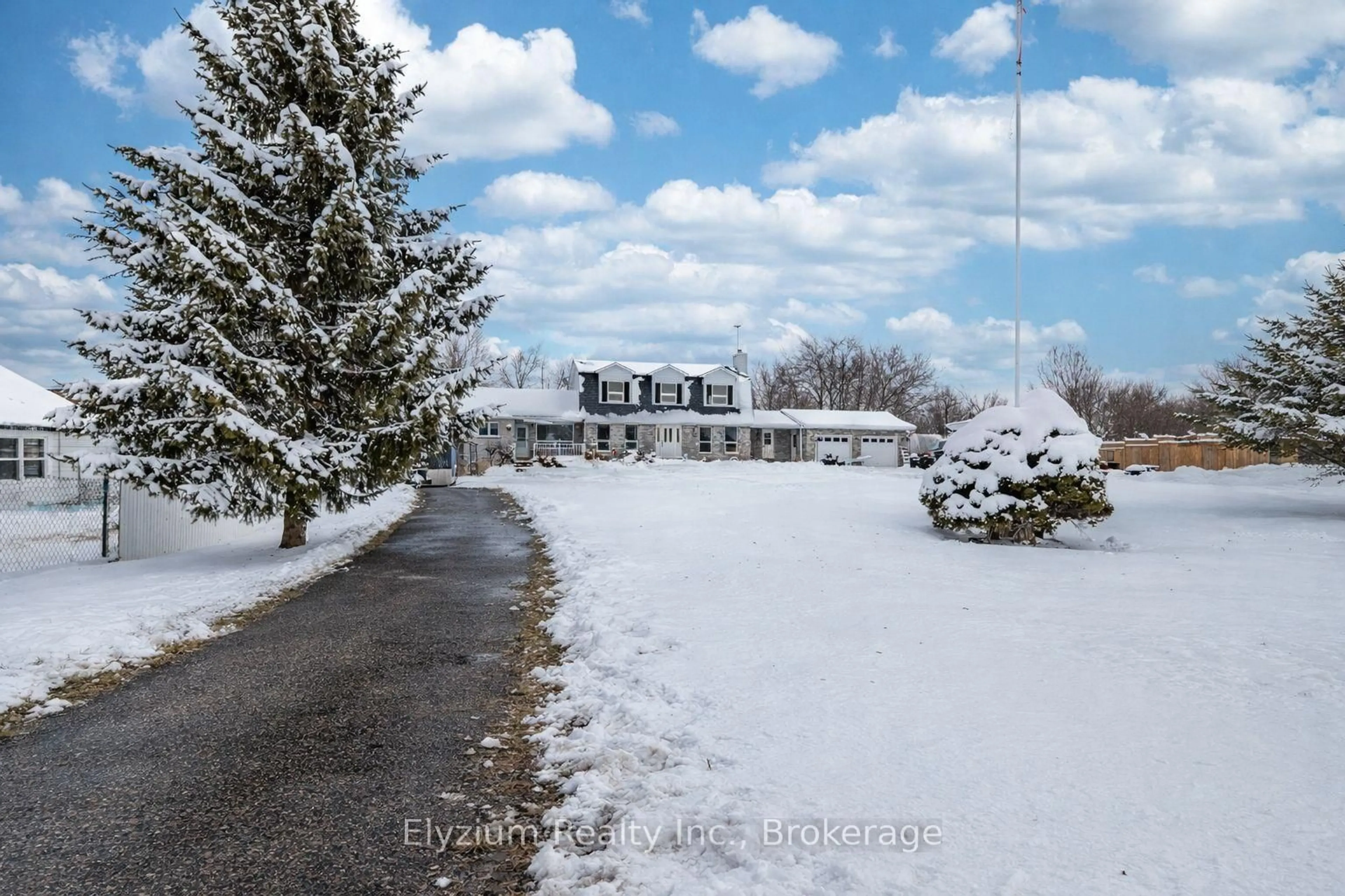 A pic from outside/outdoor area/front of a property/back of a property/a pic from drone, street for 11289 Guelph Line, Milton Ontario L0P 1B0
