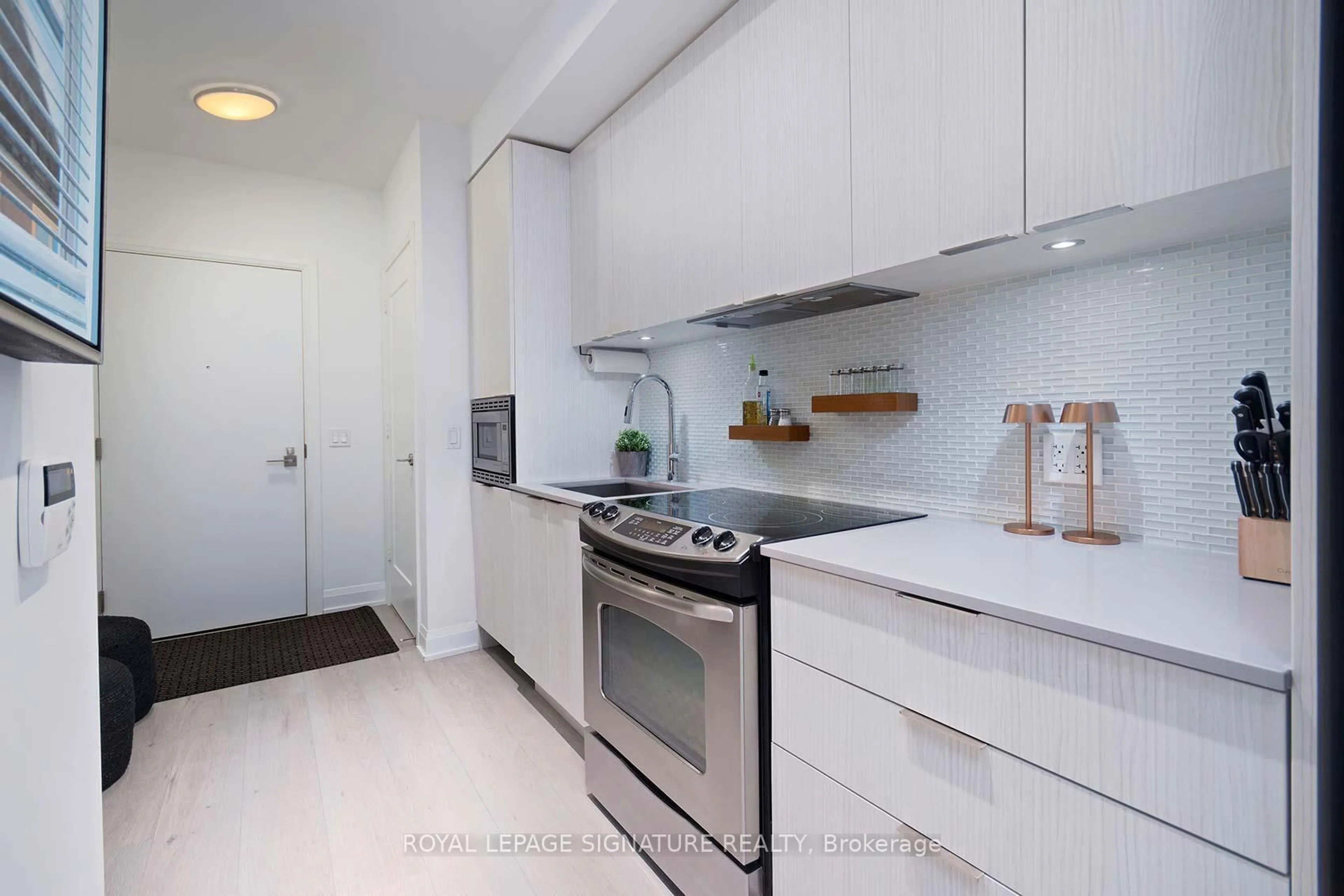 Standard kitchen, ceramic/tile floor for 110 Marine Parade Dr #211, Toronto Ontario M8V 0B6