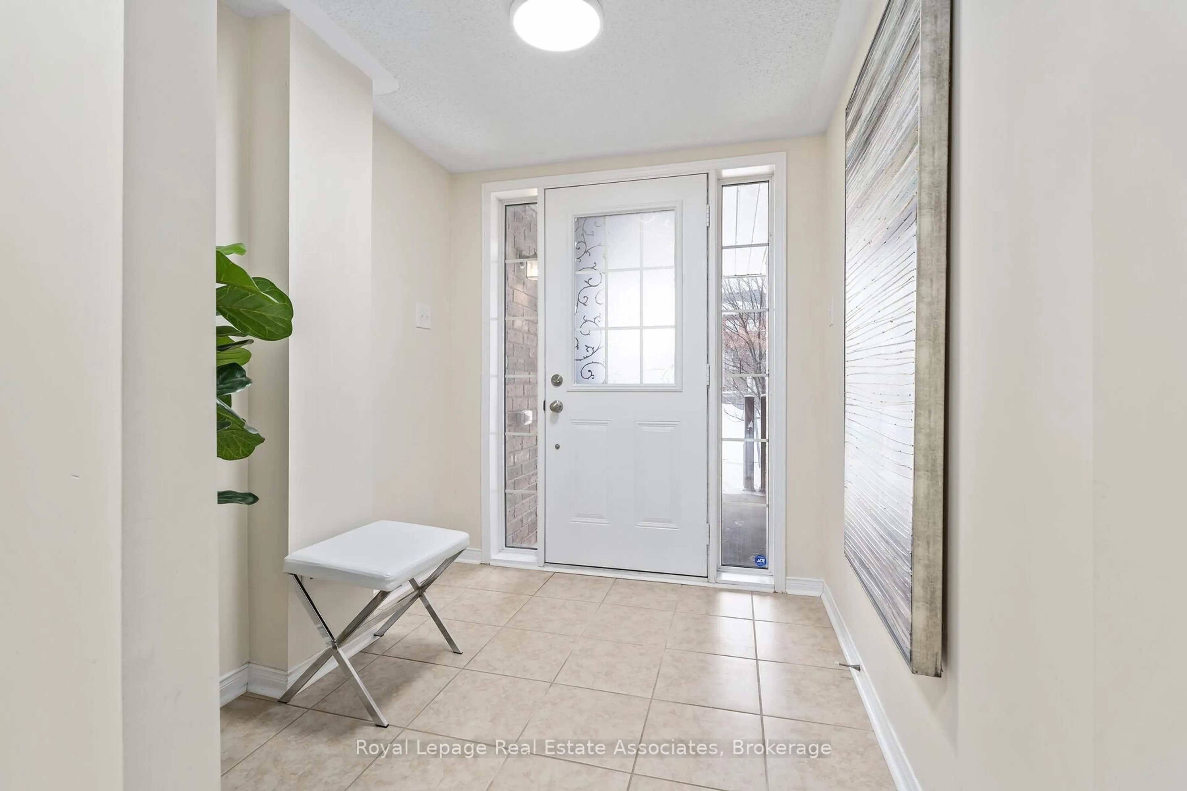 Indoor entryway for 64 Batiste Tr, Halton Hills Ontario L7G 0H2