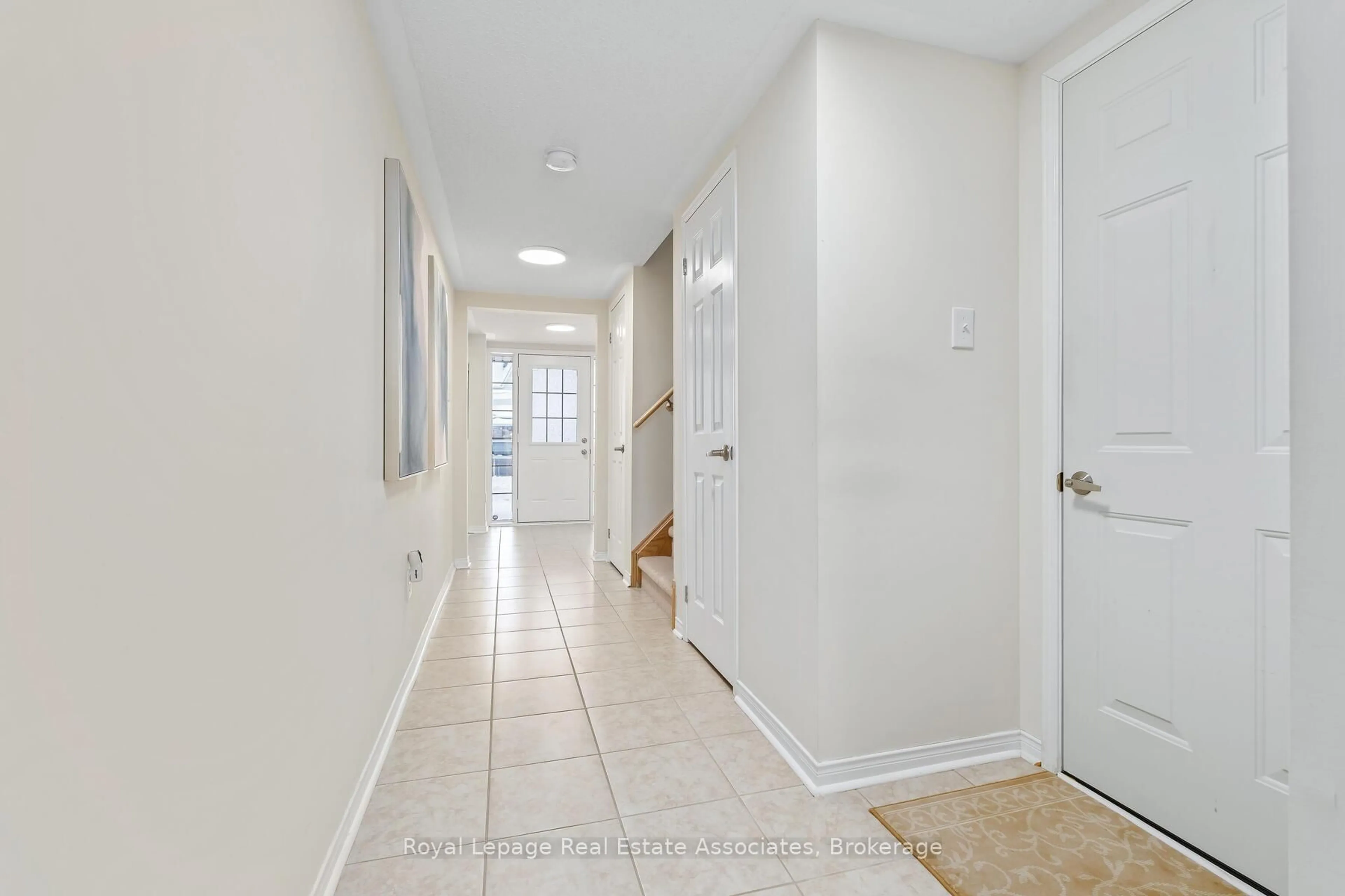 Indoor entryway for 64 Batiste Tr, Halton Hills Ontario L7G 0H2