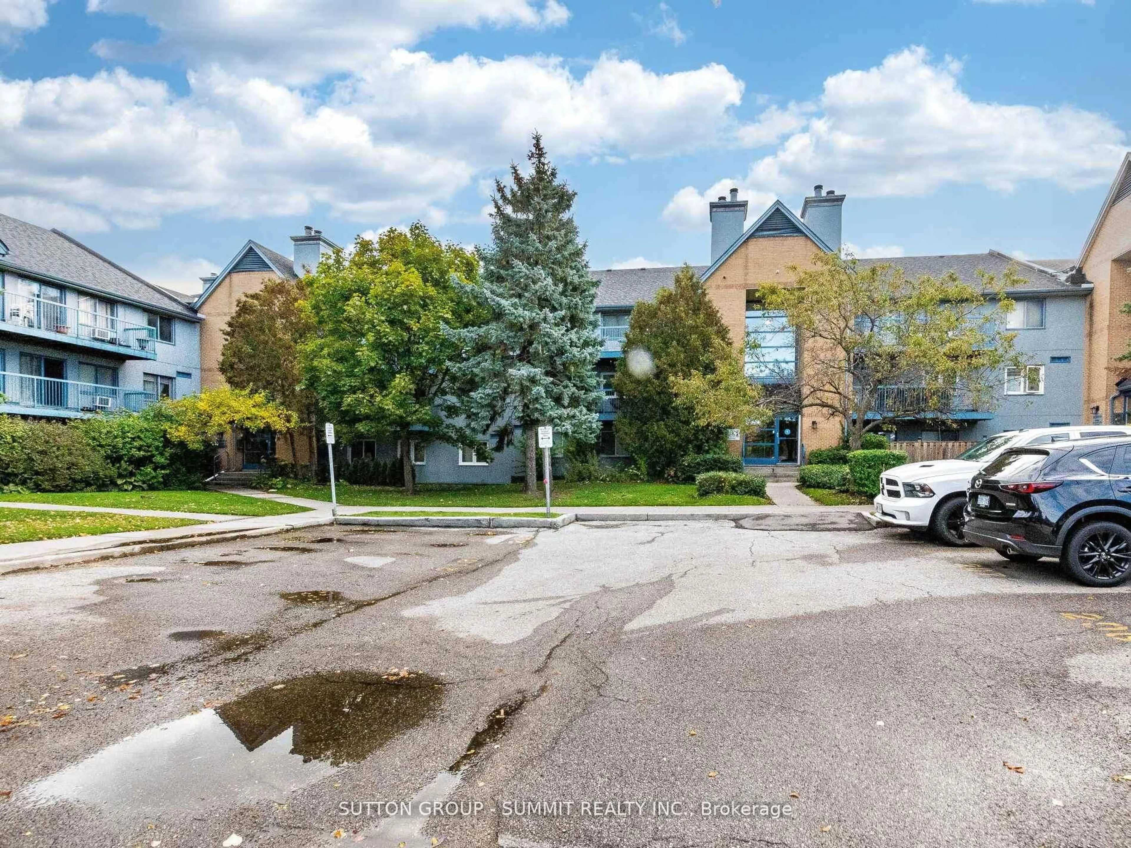 A pic from outside/outdoor area/front of a property/back of a property/a pic from drone, street for 95 Trailwood Dr #811, Mississauga Ontario L4Z 3L2