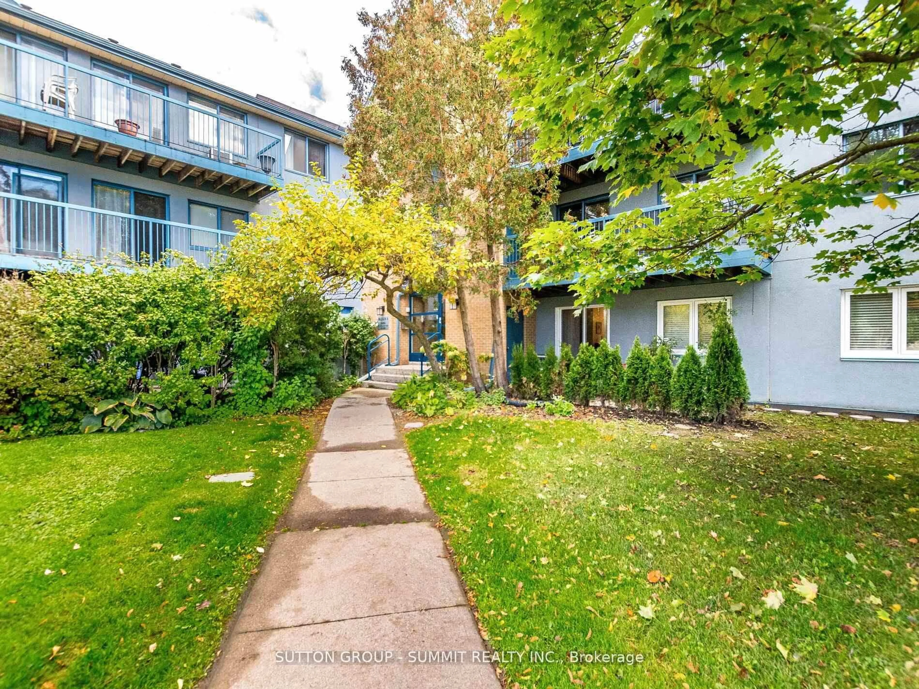 A pic from outside/outdoor area/front of a property/back of a property/a pic from drone, street for 95 Trailwood Dr #811, Mississauga Ontario L4Z 3L2