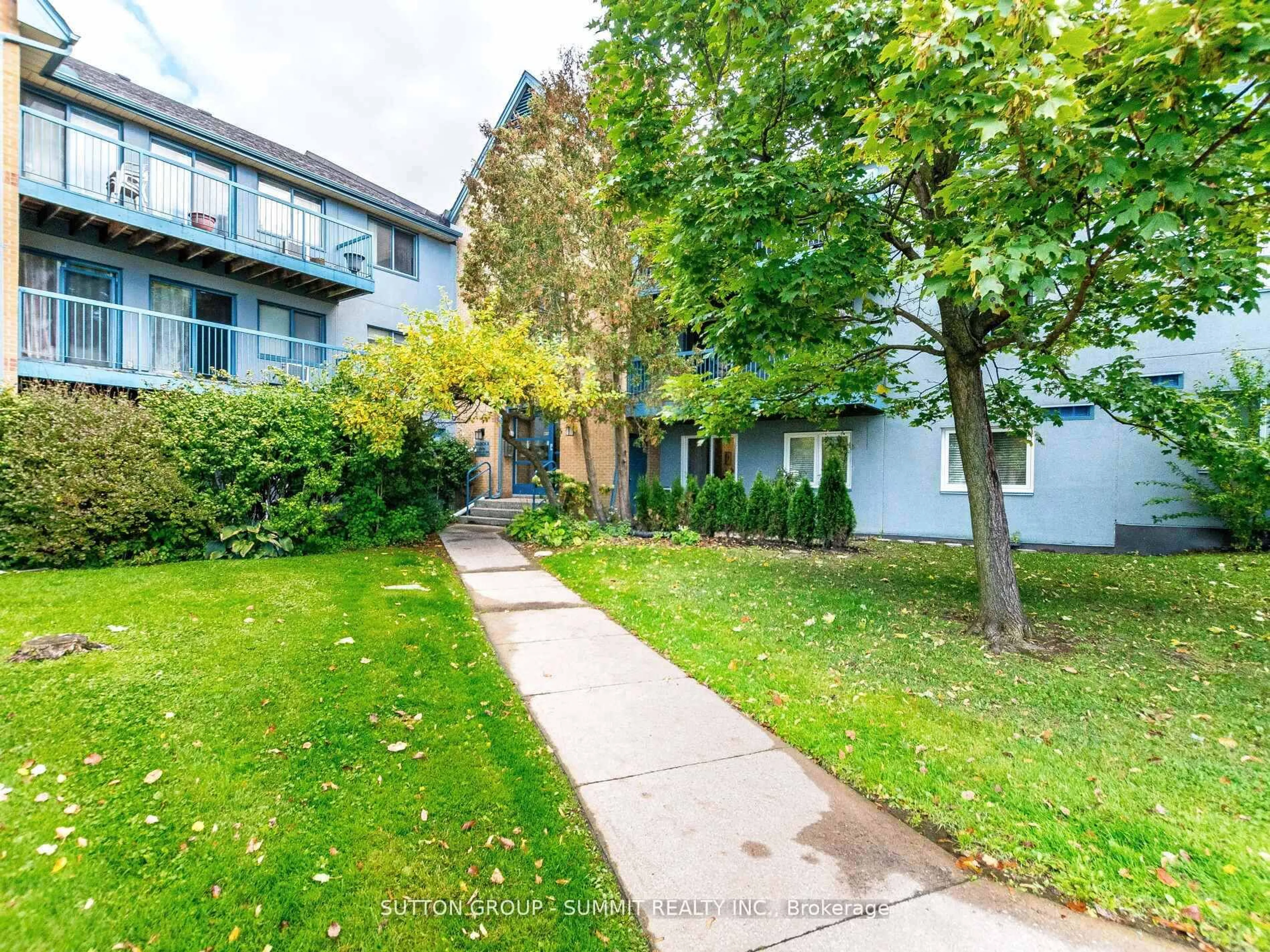 A pic from outside/outdoor area/front of a property/back of a property/a pic from drone, street for 95 Trailwood Dr #811, Mississauga Ontario L4Z 3L2