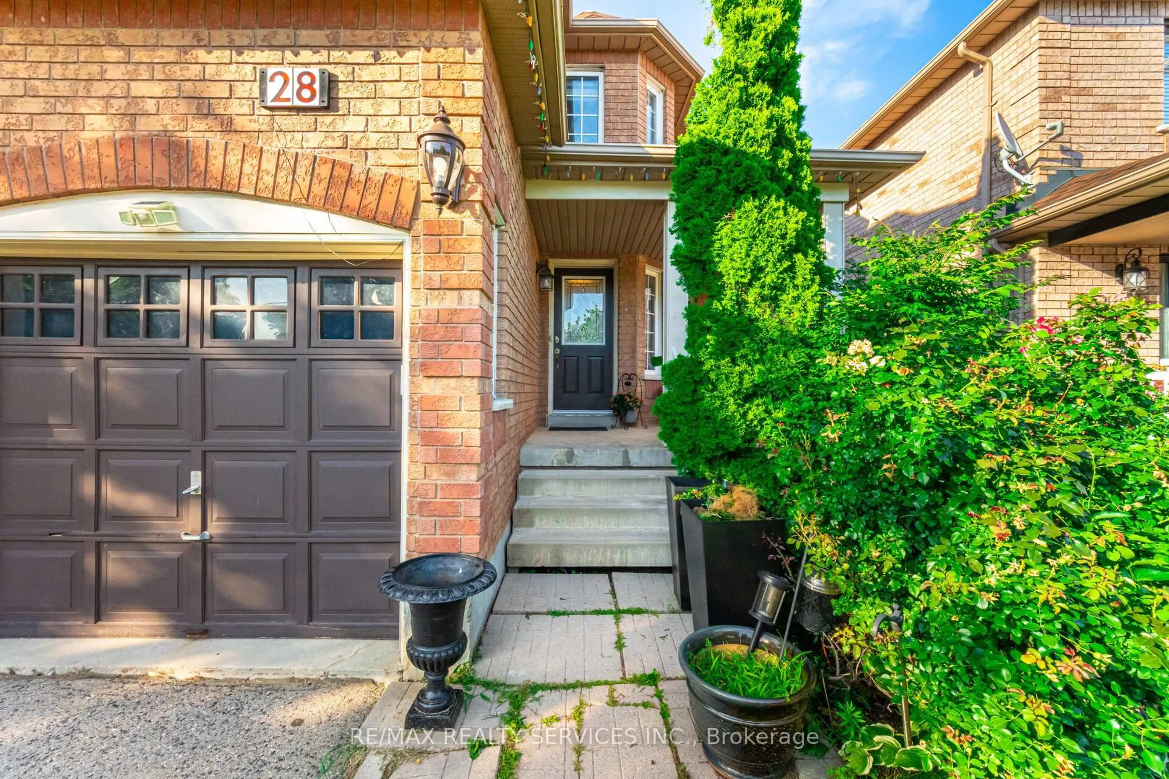 Unknown for 28 Fallstar Cres, Brampton Ontario L7A 2J6