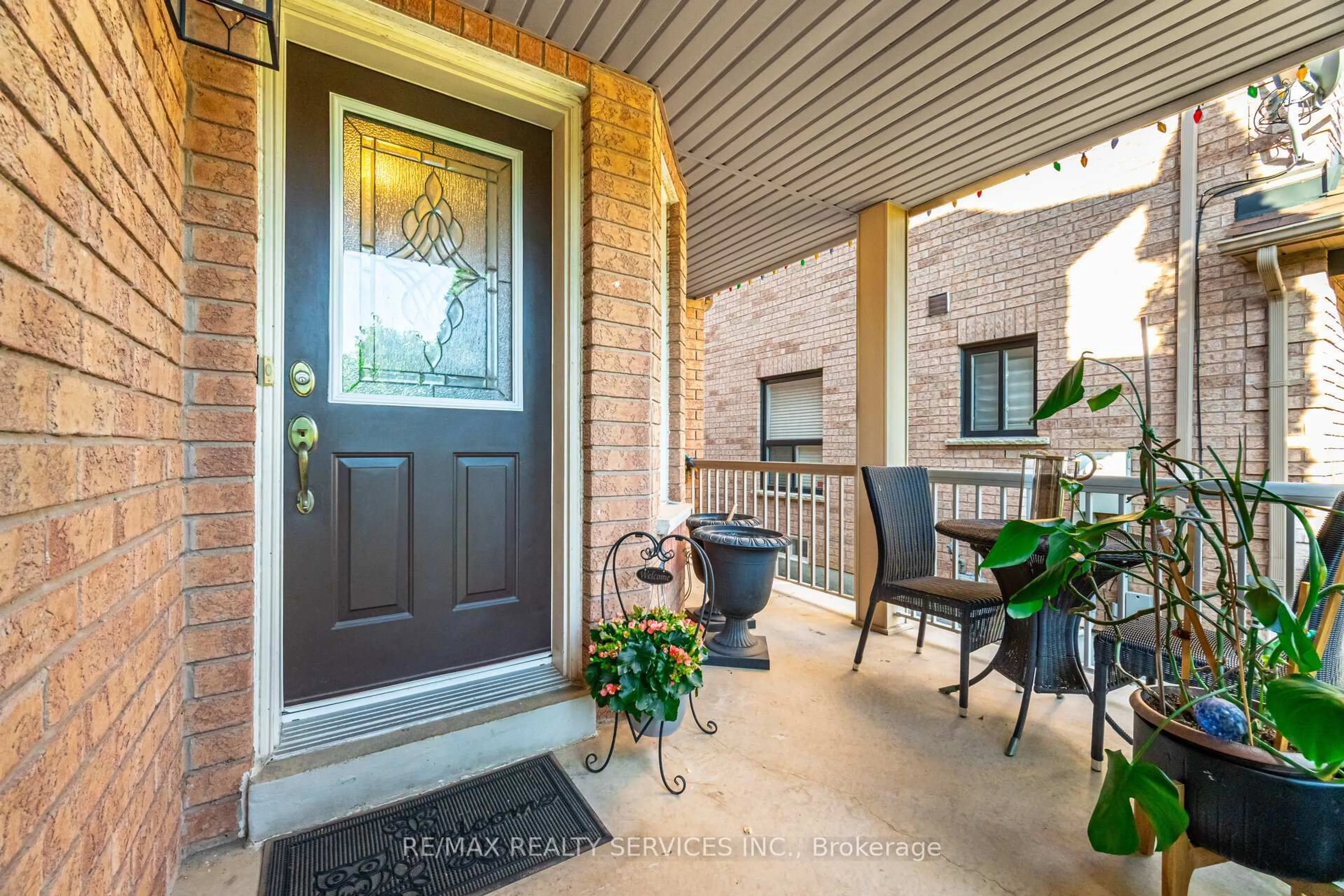 Indoor entryway for 28 Fallstar Cres, Brampton Ontario L7A 2J6