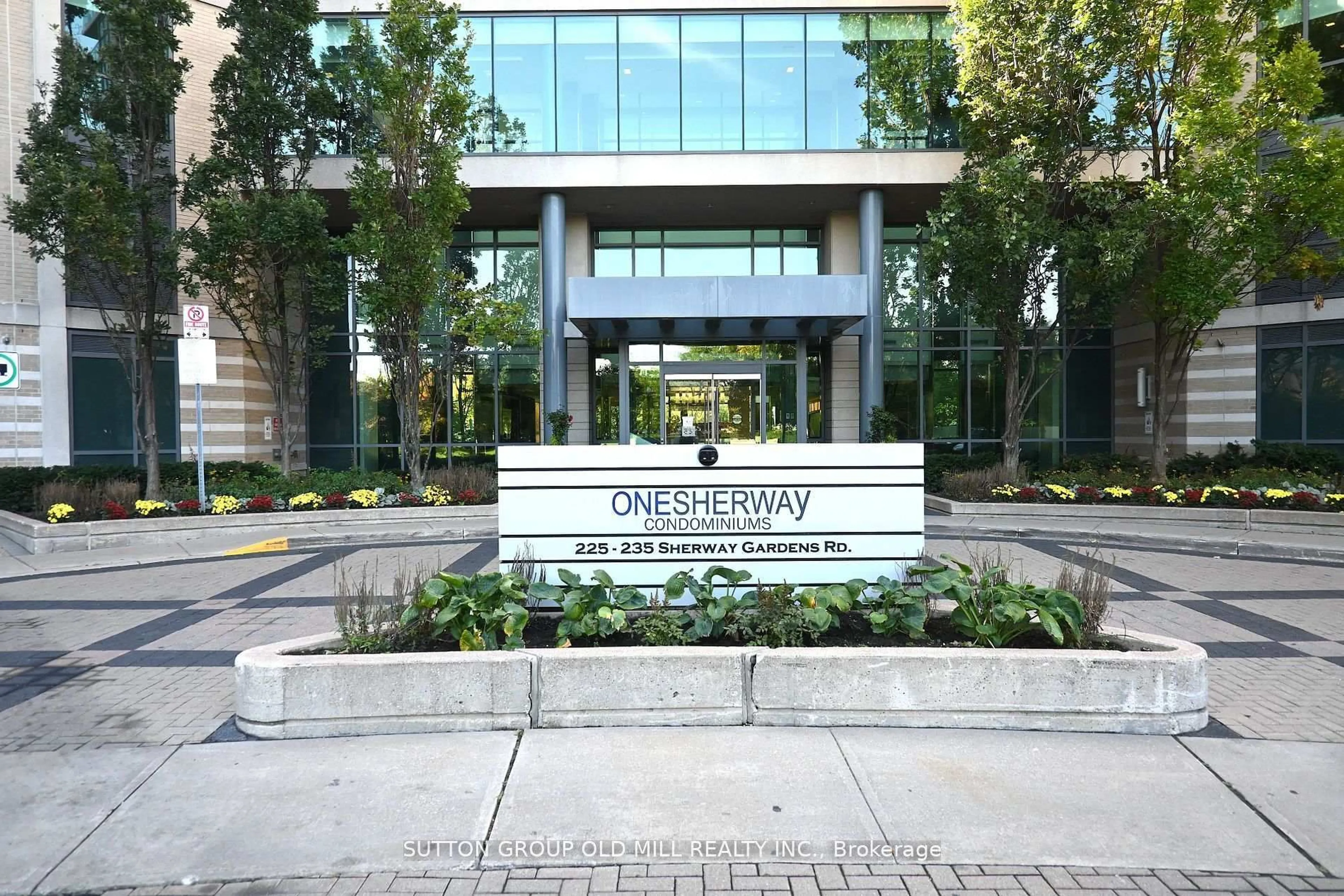 Indoor foyer for 235 Sherway Gardens Rd #305, Toronto Ontario M9C 0A2