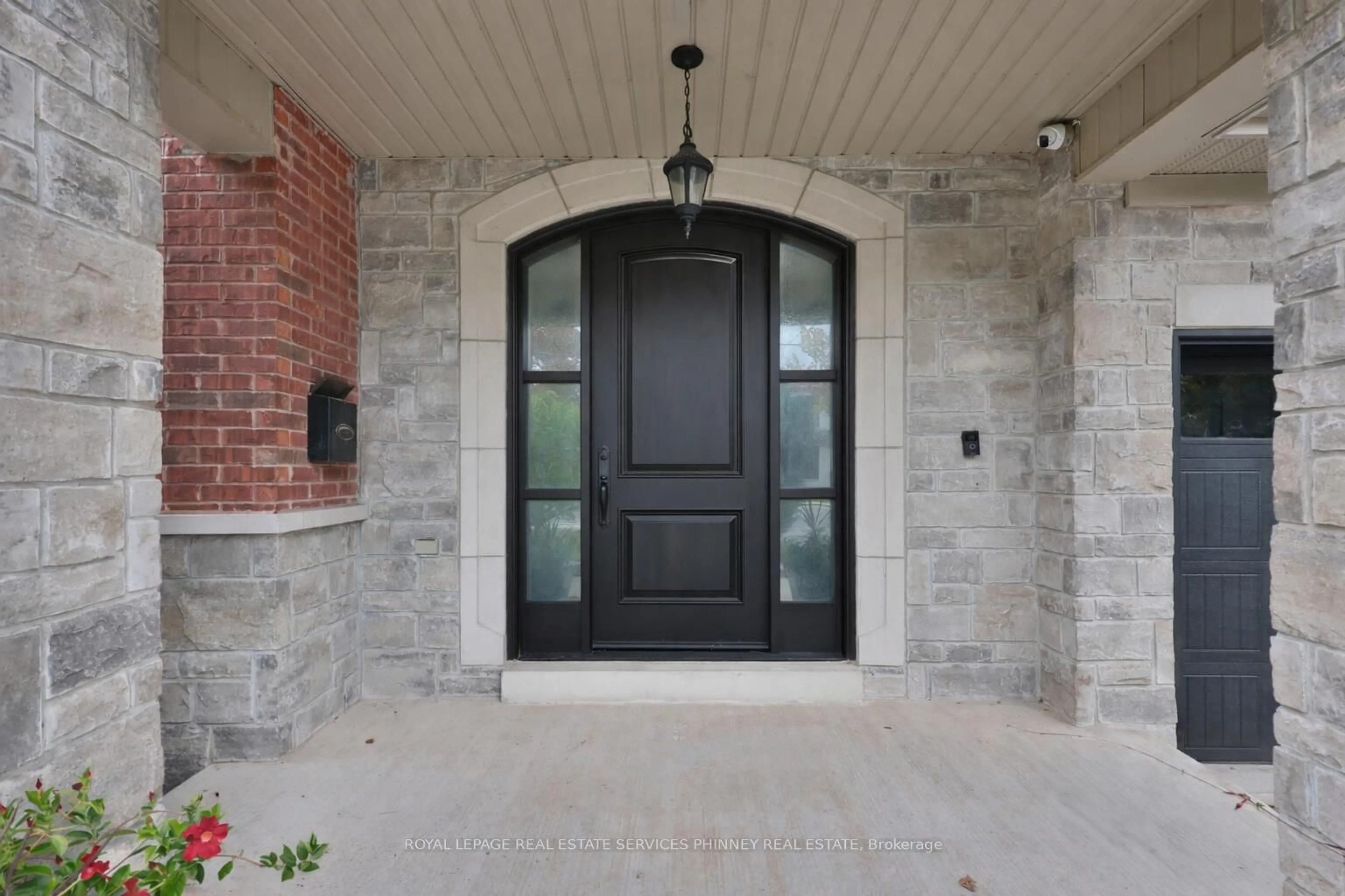 Indoor entryway for 253 Jones St, Oakville Ontario L6L 3G5