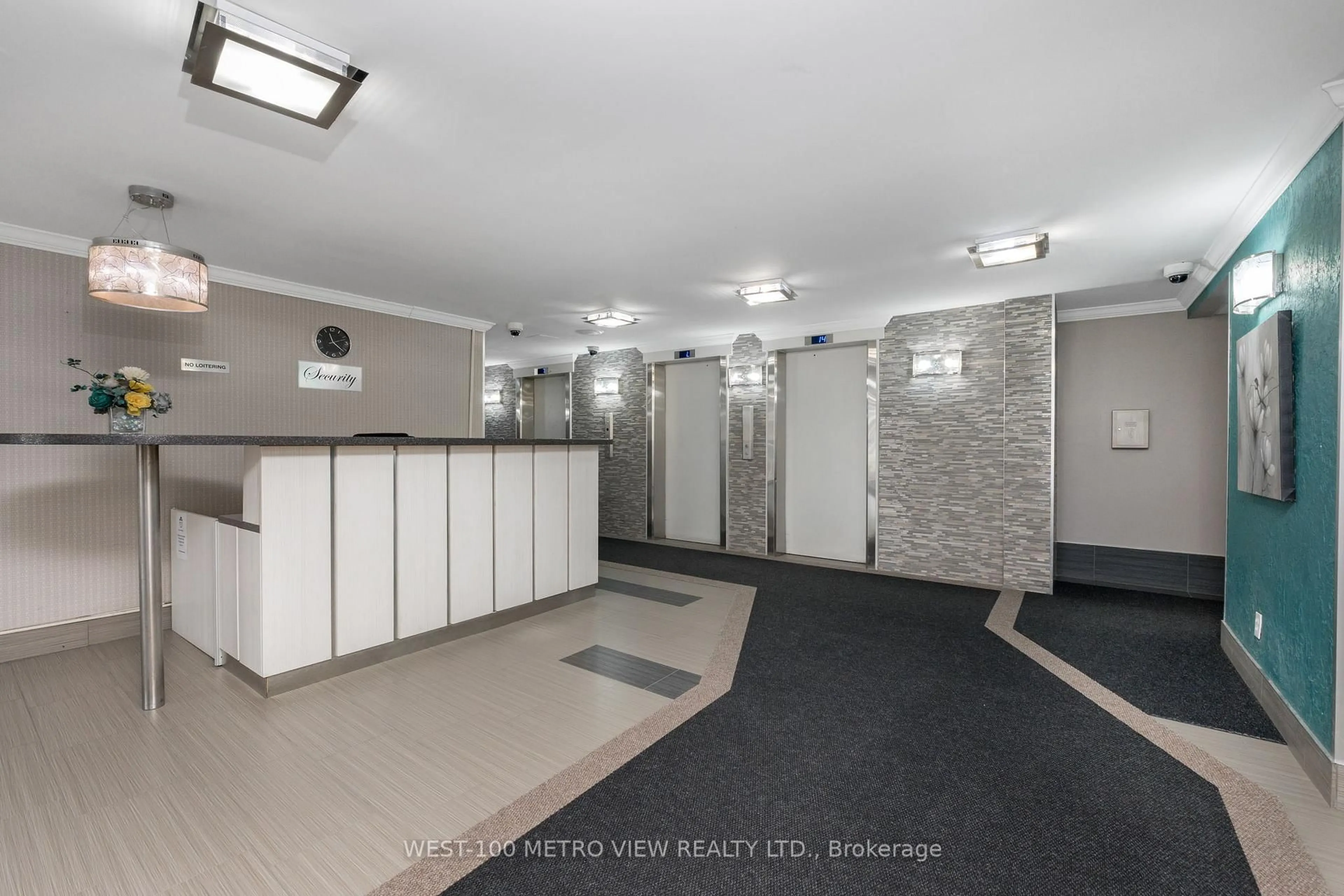 Indoor foyer for 15 Kensington Rd #908, Brampton Ontario L6T 3W2