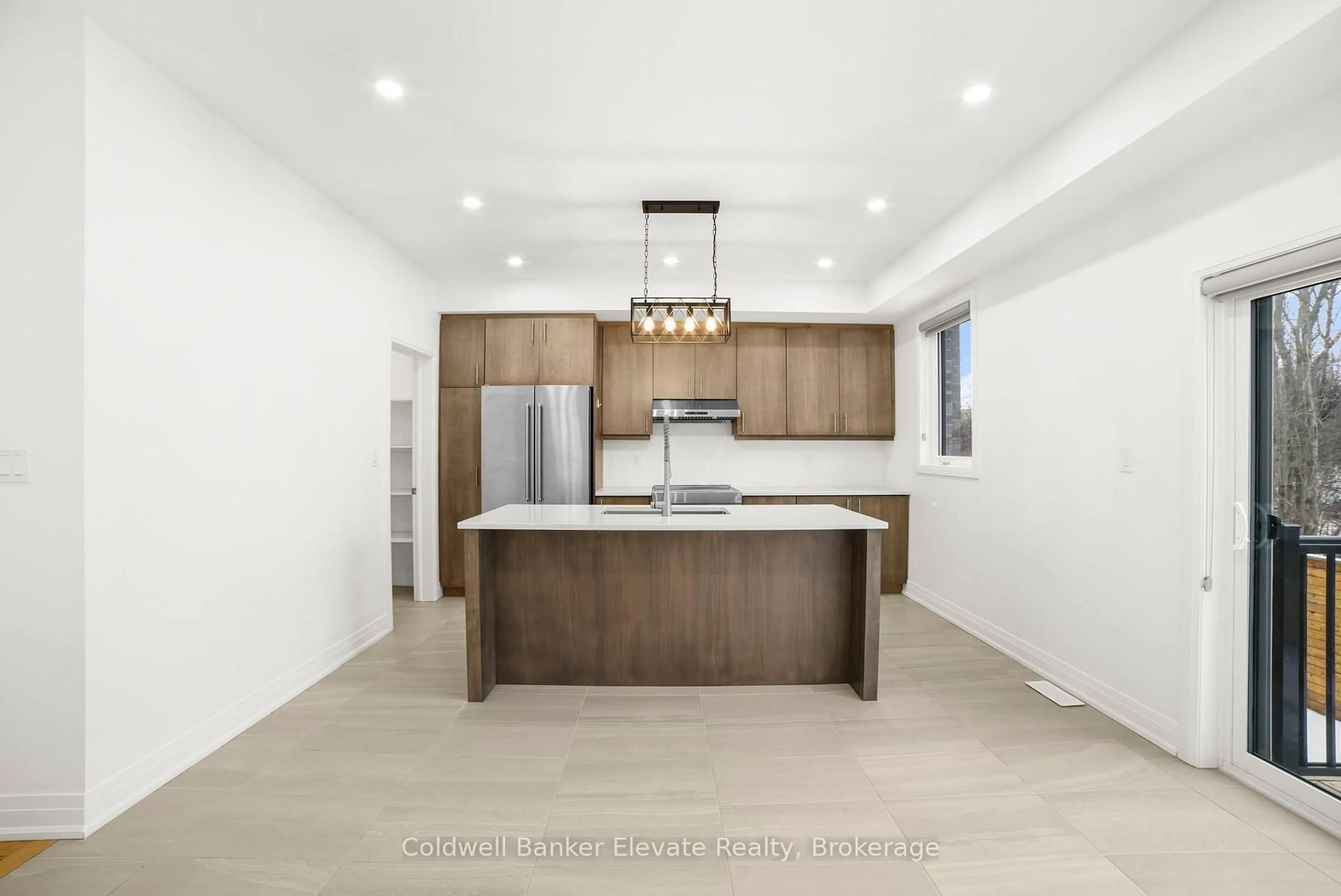 Open concept kitchen, ceramic/tile floor for 42 Windtree Way, Halton Hills Ontario L7G 0C4