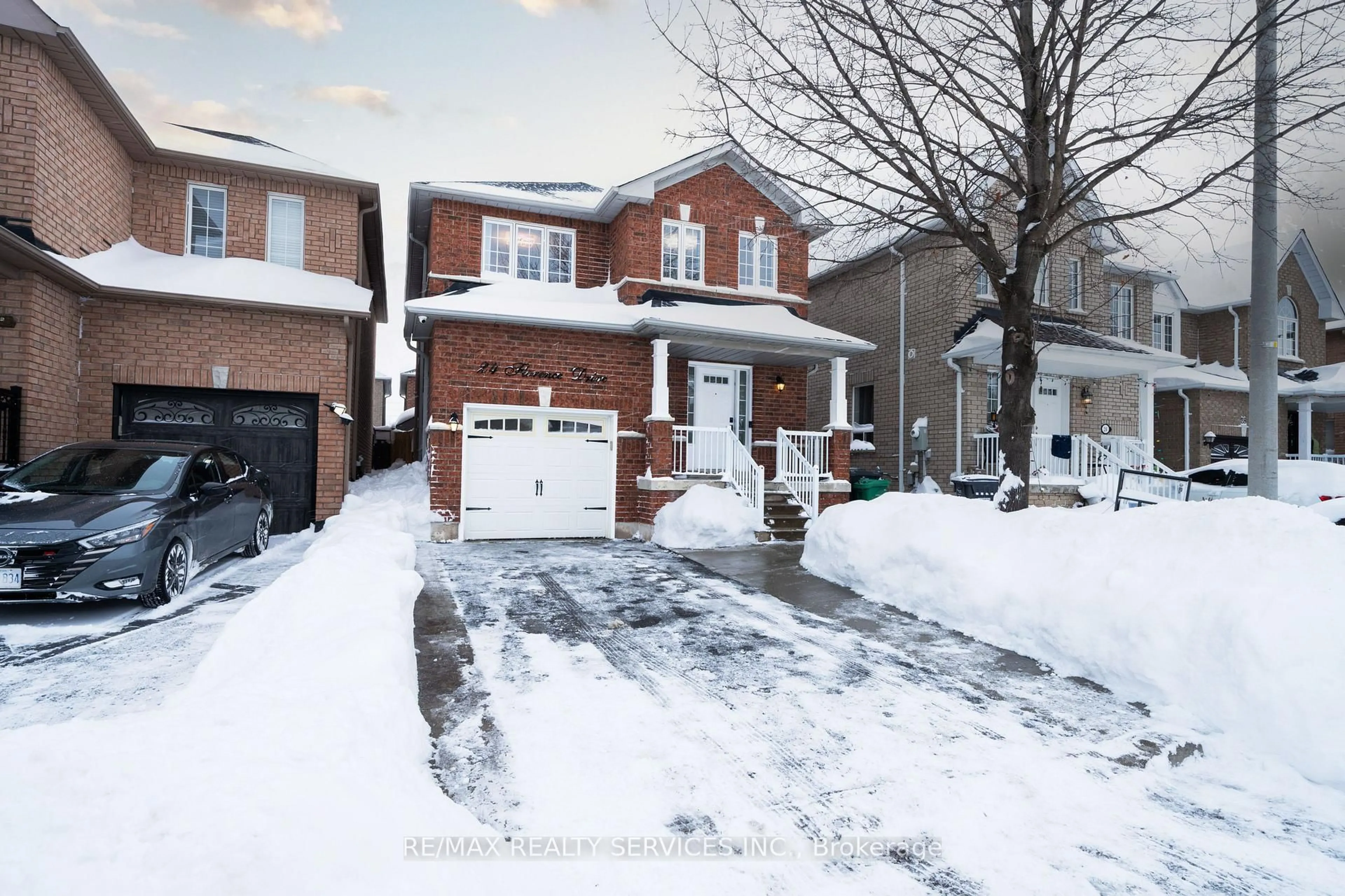 A pic from outside/outdoor area/front of a property/back of a property/a pic from drone, street for 24 Florence Dr, Brampton Ontario L7A 2M4