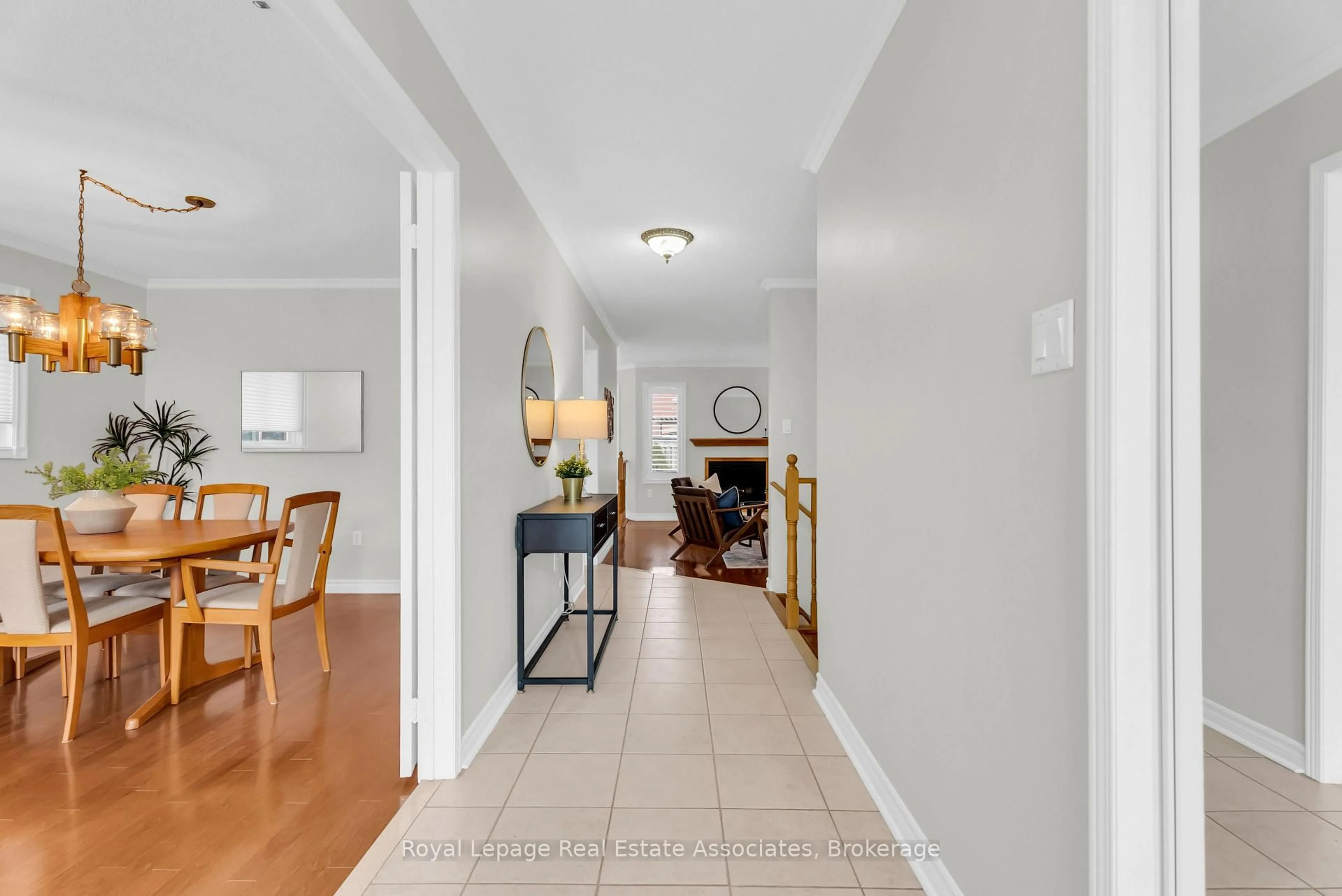 Indoor entryway for 91 Samuel Cres, Halton Hills Ontario L7G 5J3