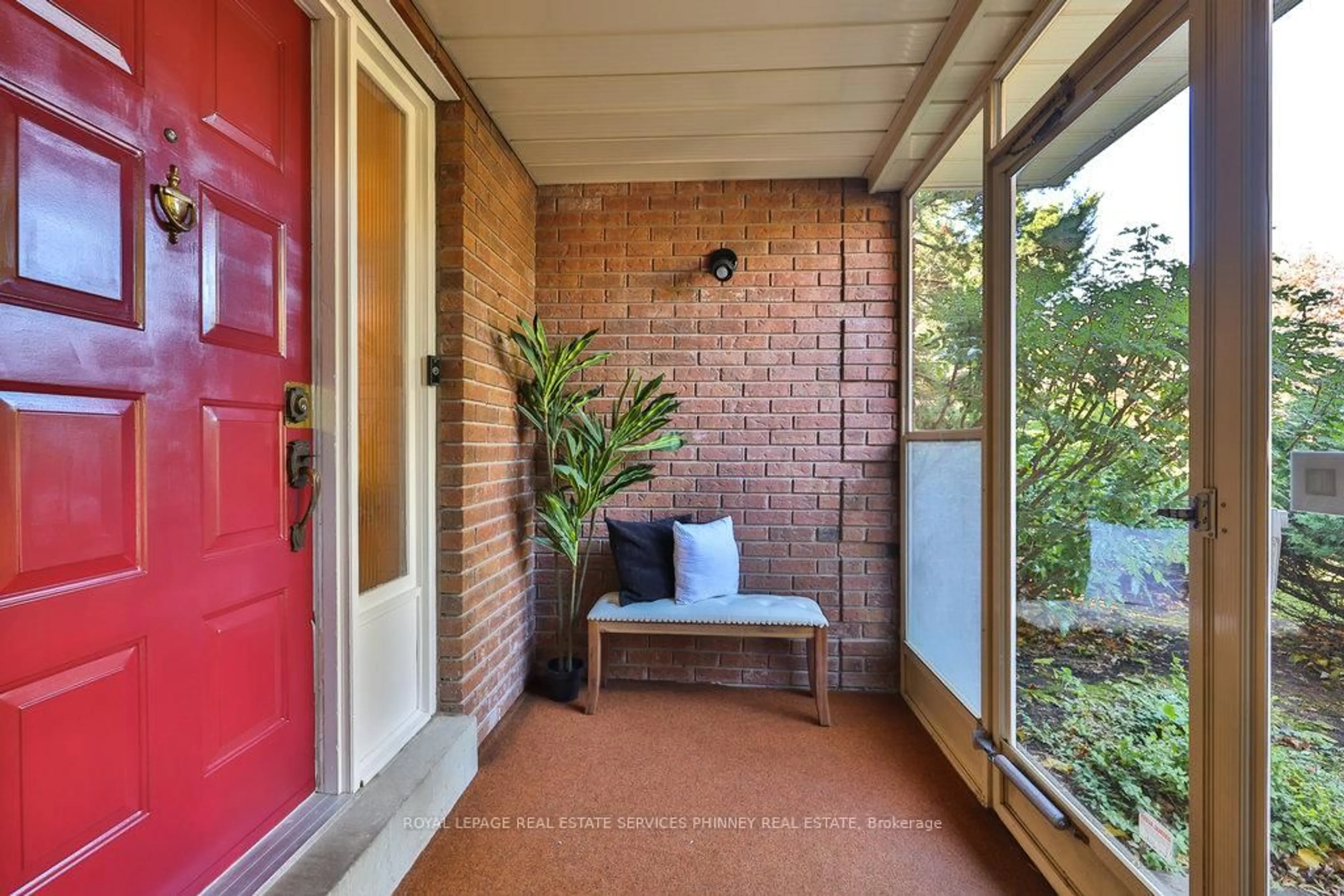 Patio, street for 700 Fieldstone Rd, Mississauga Ontario L5C 3M5