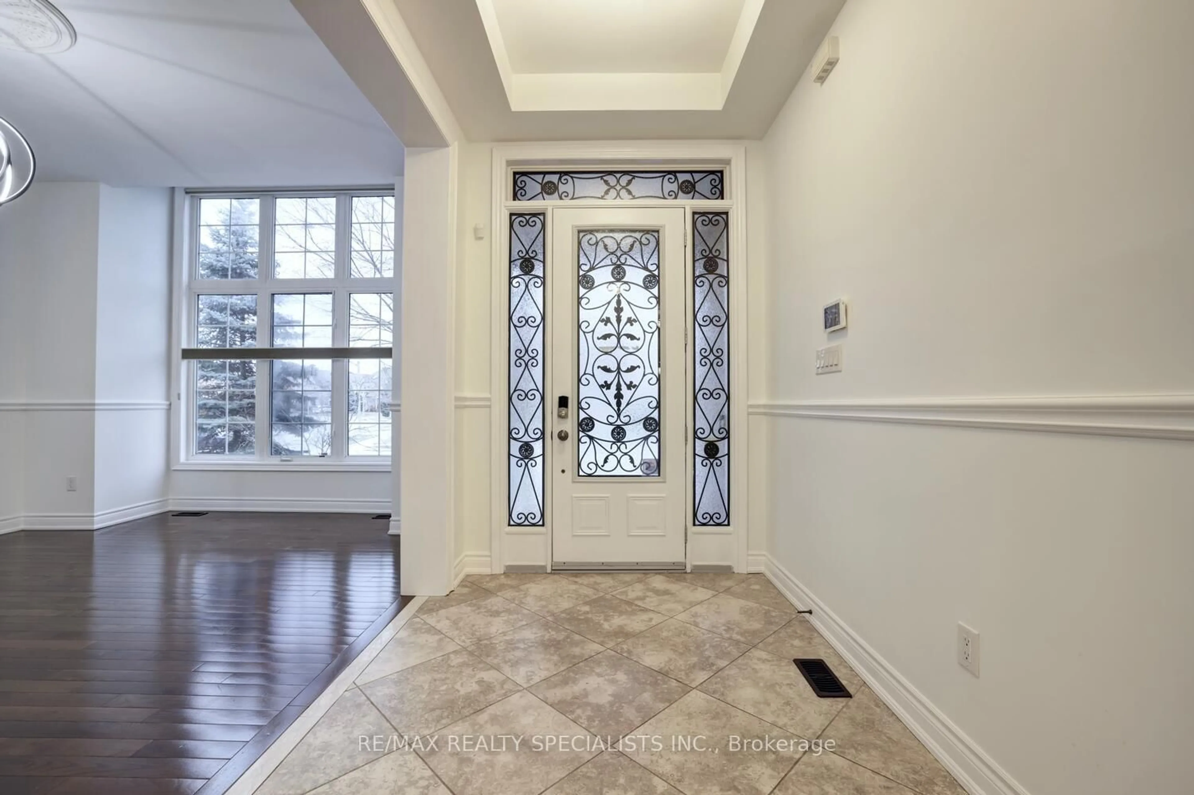 Indoor entryway for 2298 North Ridge Tr, Oakville Ontario L6H 0C4
