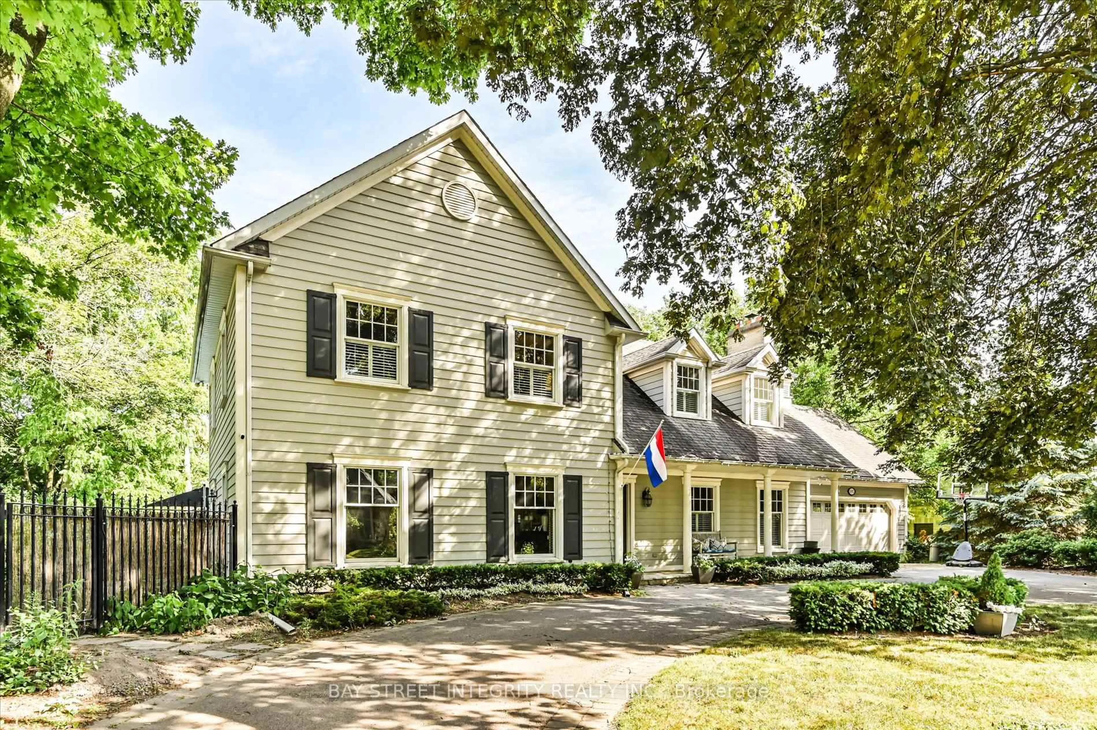 Home with vinyl exterior material, street for 1192 Morrison Heights Dr, Oakville Ontario L6J 4J1