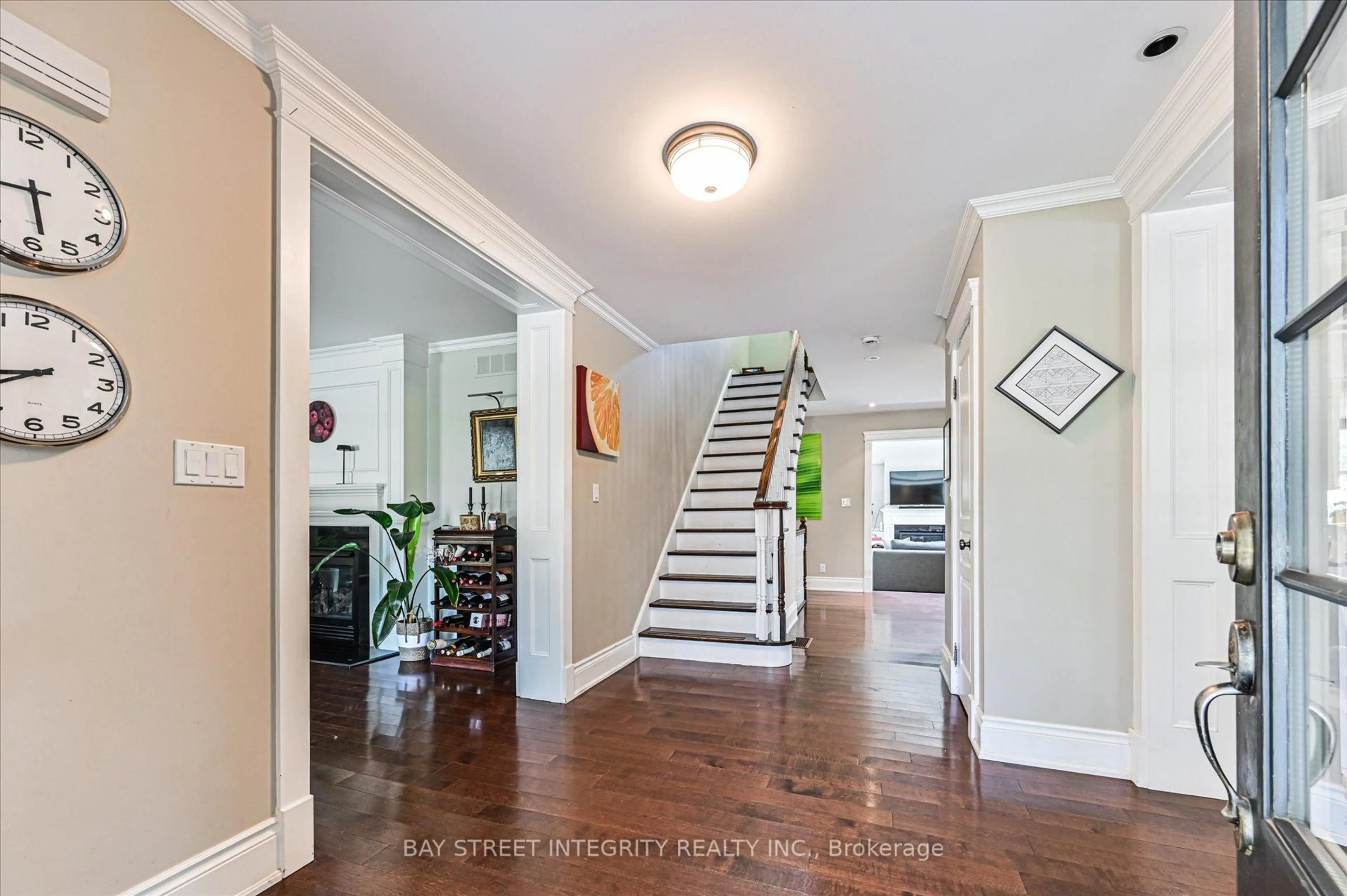 Indoor entryway for 1192 Morrison Heights Dr, Oakville Ontario L6J 4J1