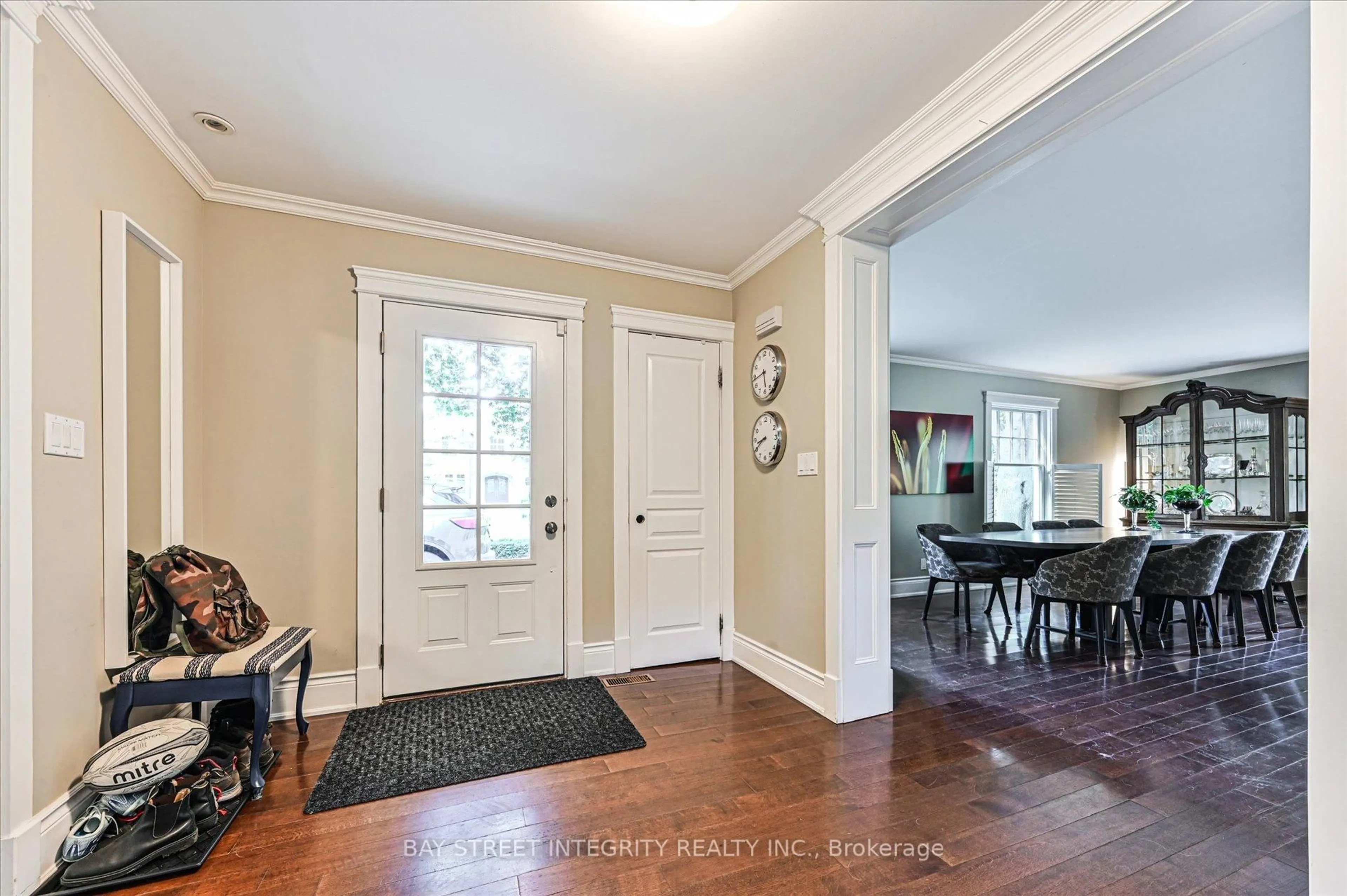 Indoor entryway for 1192 Morrison Heights Dr, Oakville Ontario L6J 4J1