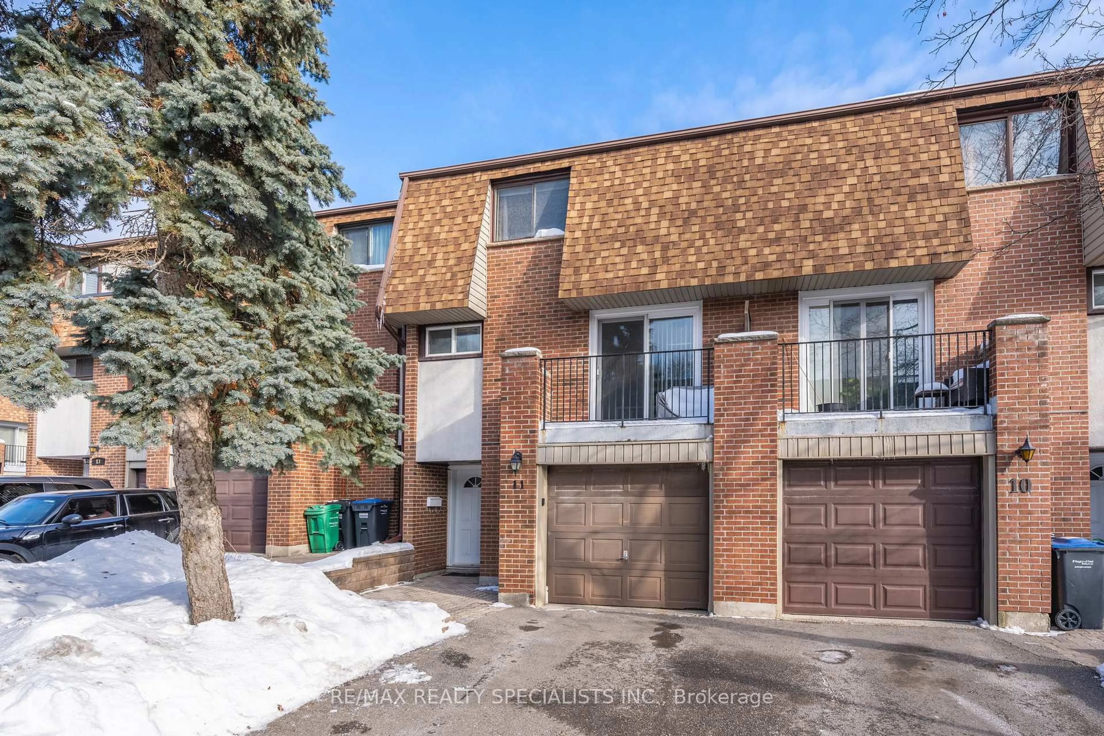 Home with brick exterior material, street for 1051 Cedarglen Gate #11, Mississauga Ontario L5C 3A7