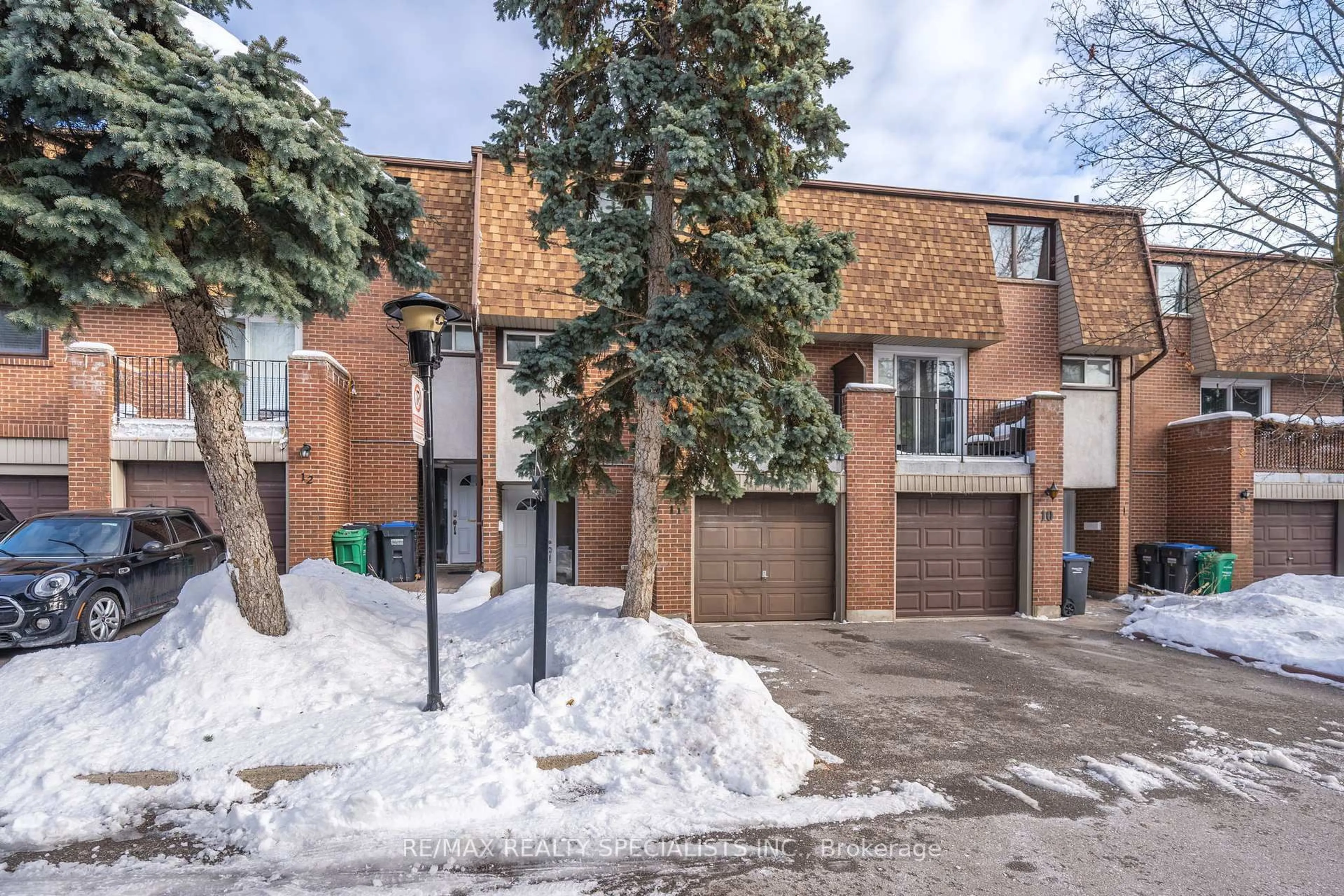 Unknown for 1051 Cedarglen Gate #11, Mississauga Ontario L5C 3A7