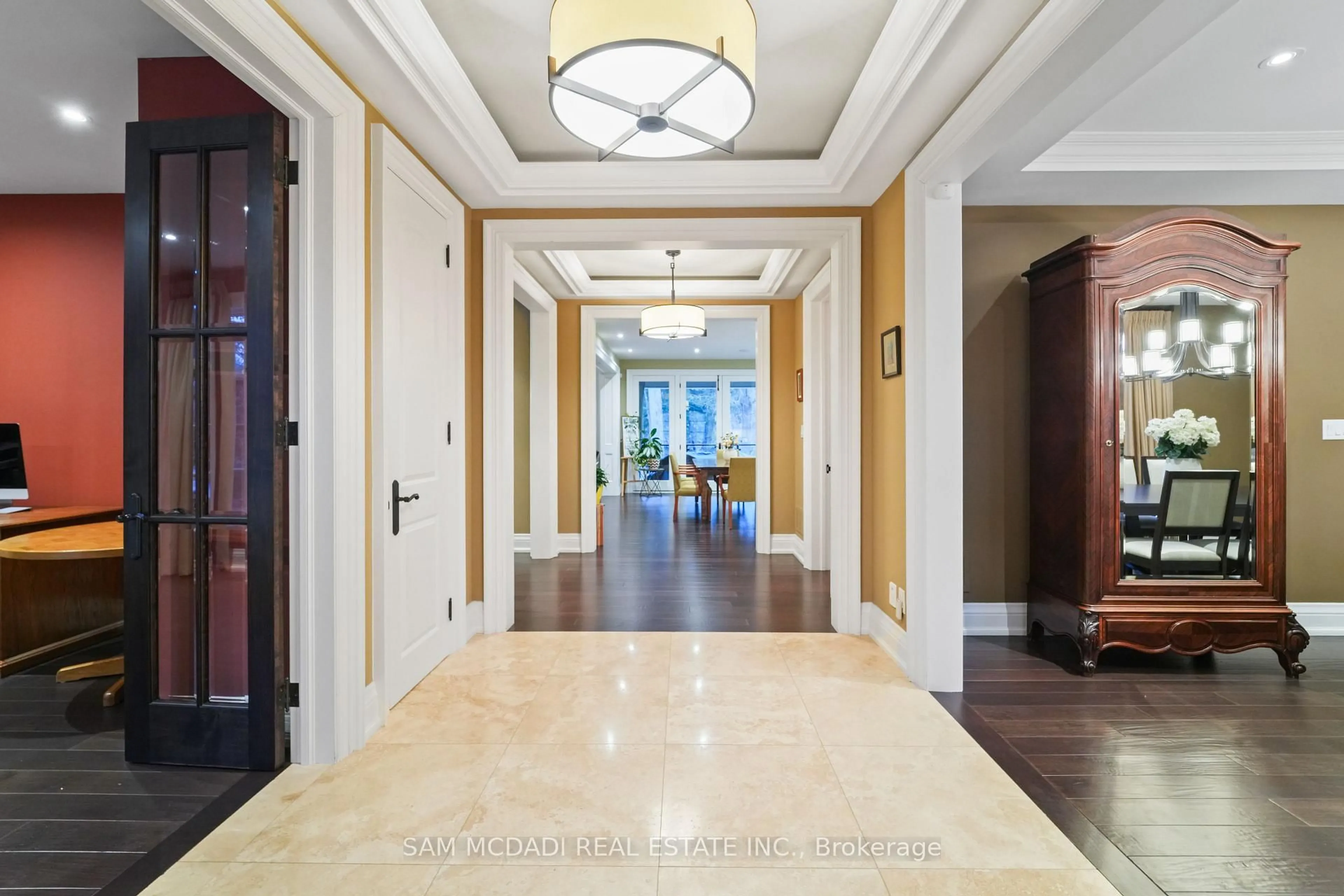 Indoor foyer for 1286 Woodeden Dr, Mississauga Ontario L5H 2T6