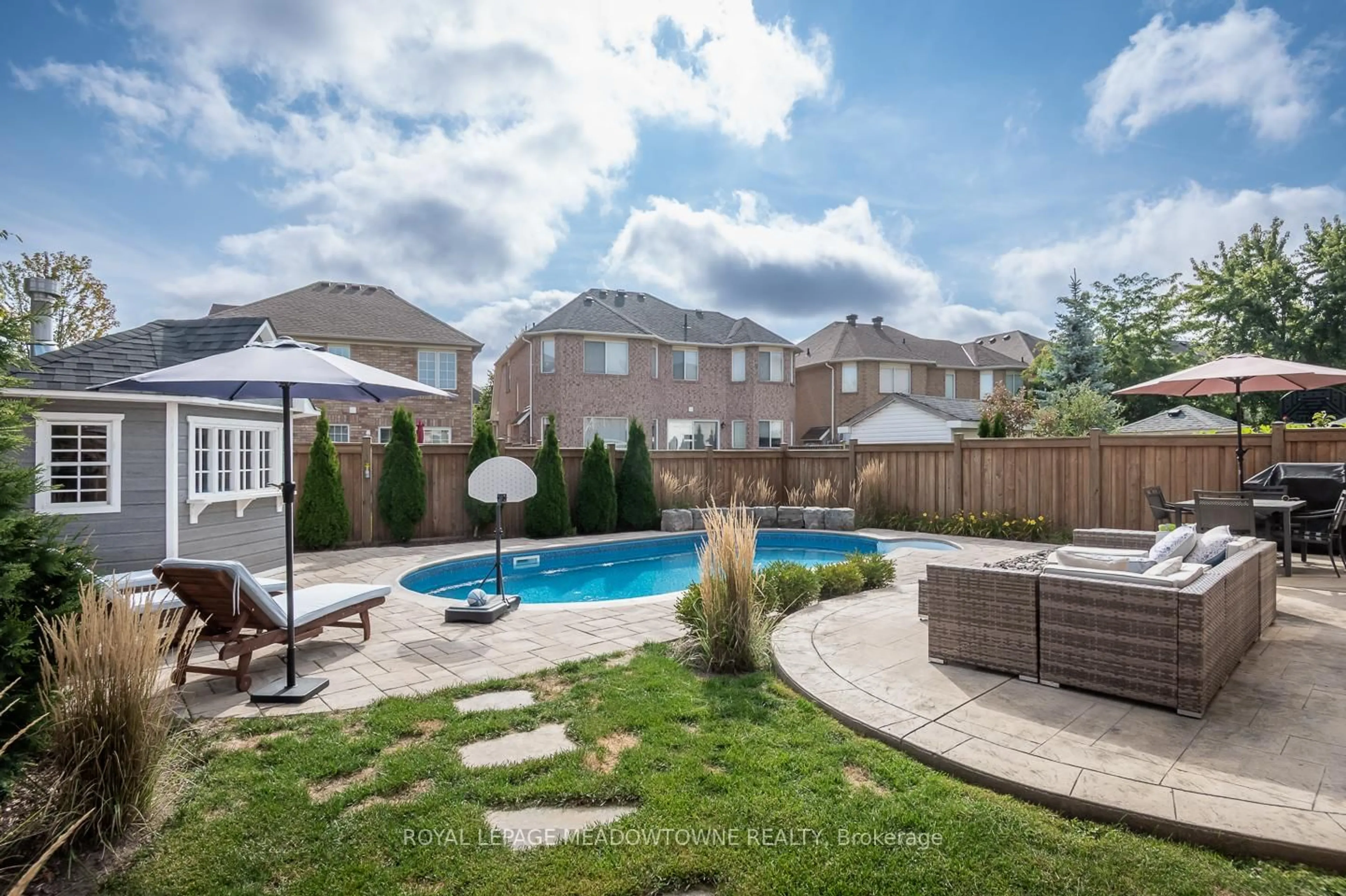 Patio, street for 1592 French Garden, Milton Ontario L9T 5M4