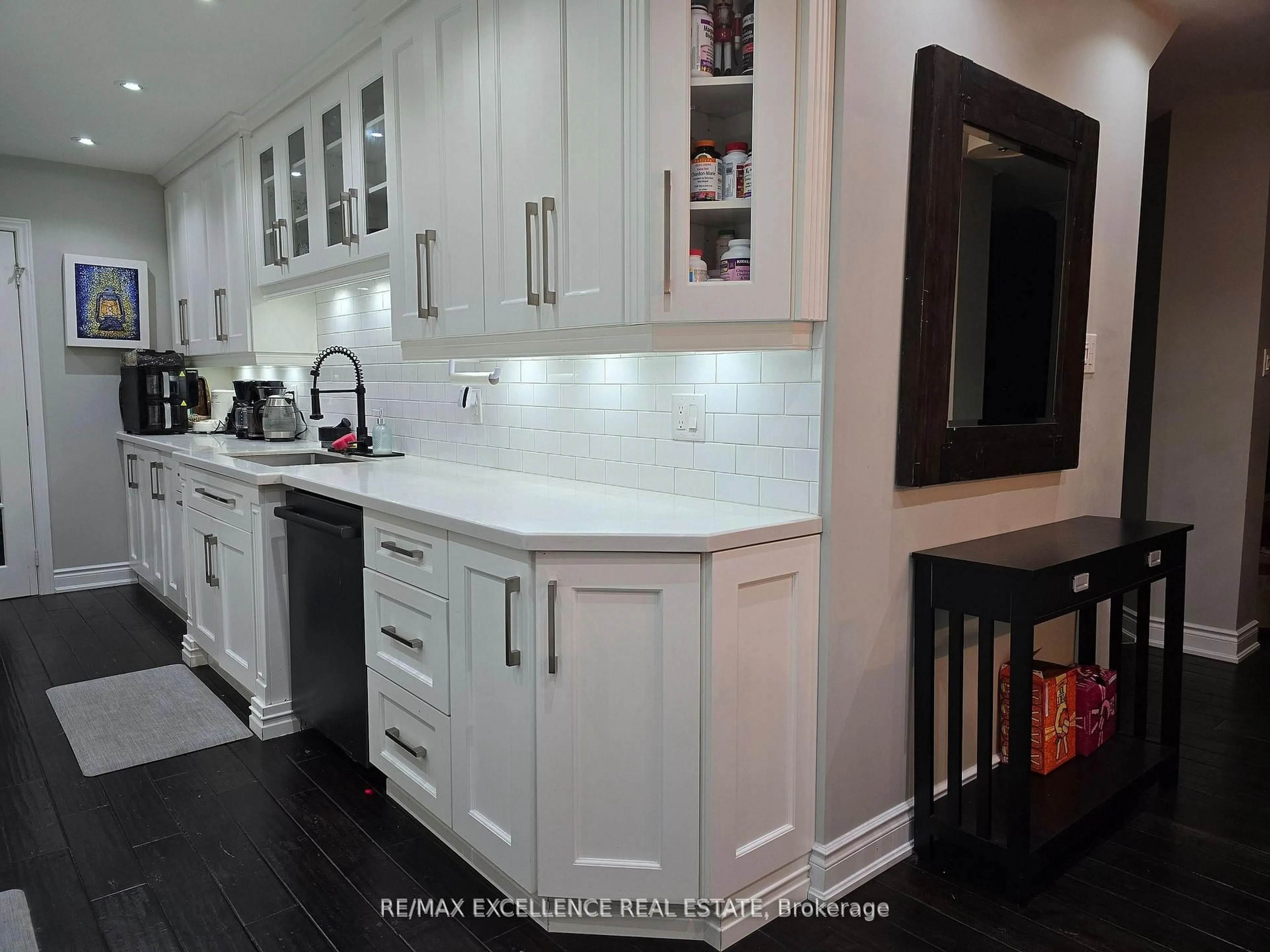 Open concept kitchen, ceramic/tile floor for 50 Elizabeth St, Brampton Ontario L6Y 1R1