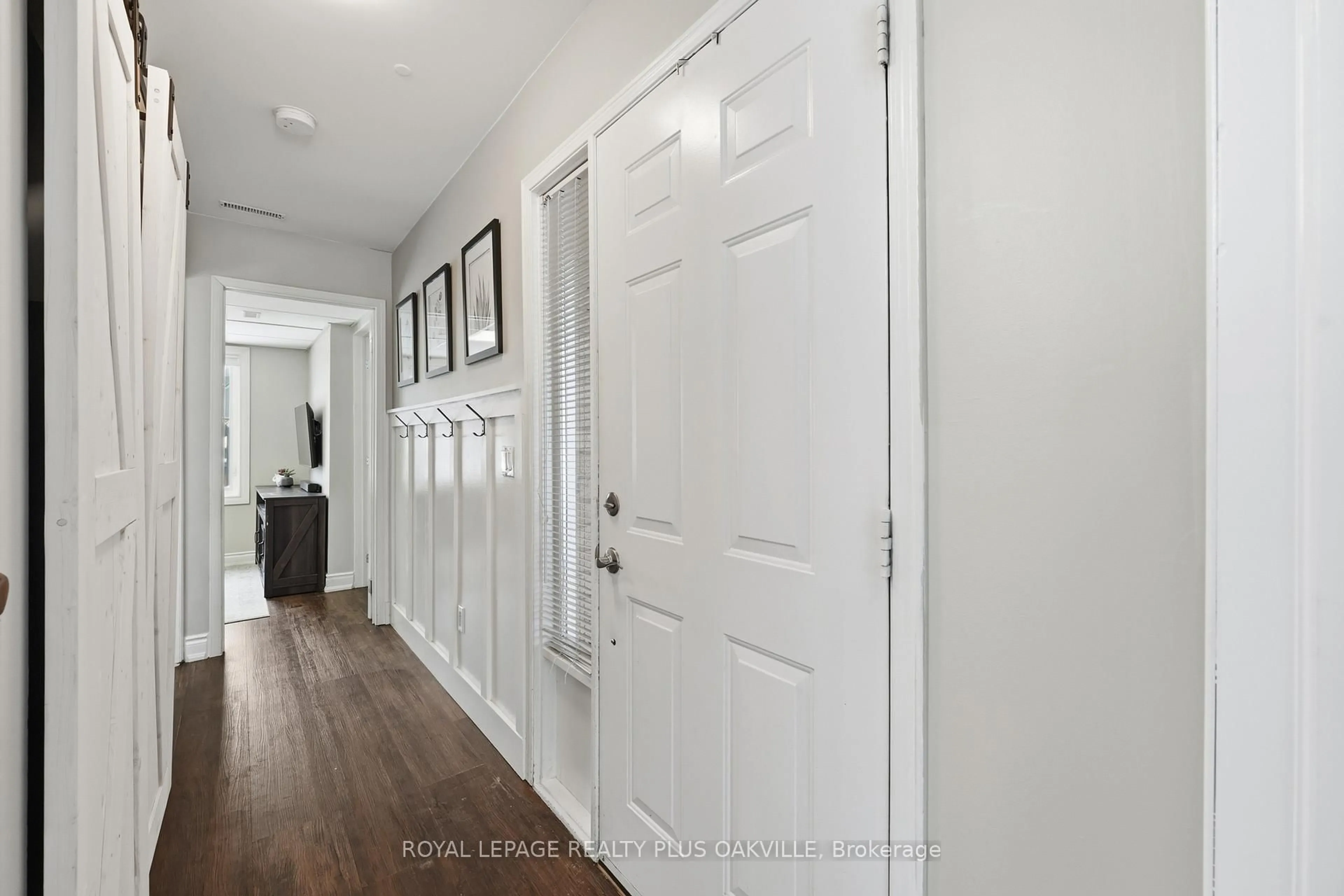 Indoor entryway for 2308 Strawfield Crt, Oakville Ontario L6H 6C2