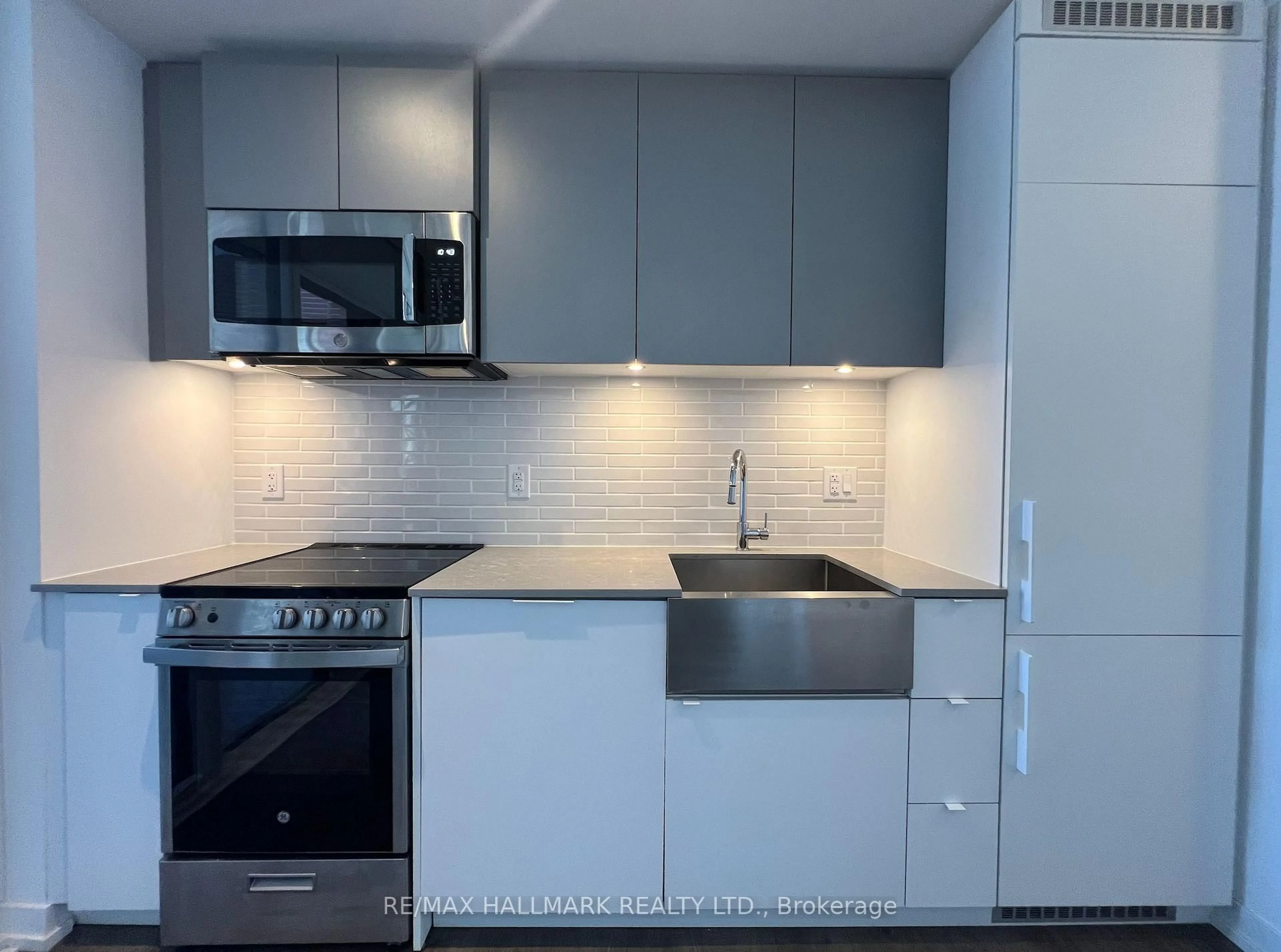 Standard kitchen, unknown for 270 Dufferin St #402, Toronto Ontario M6K 0H8