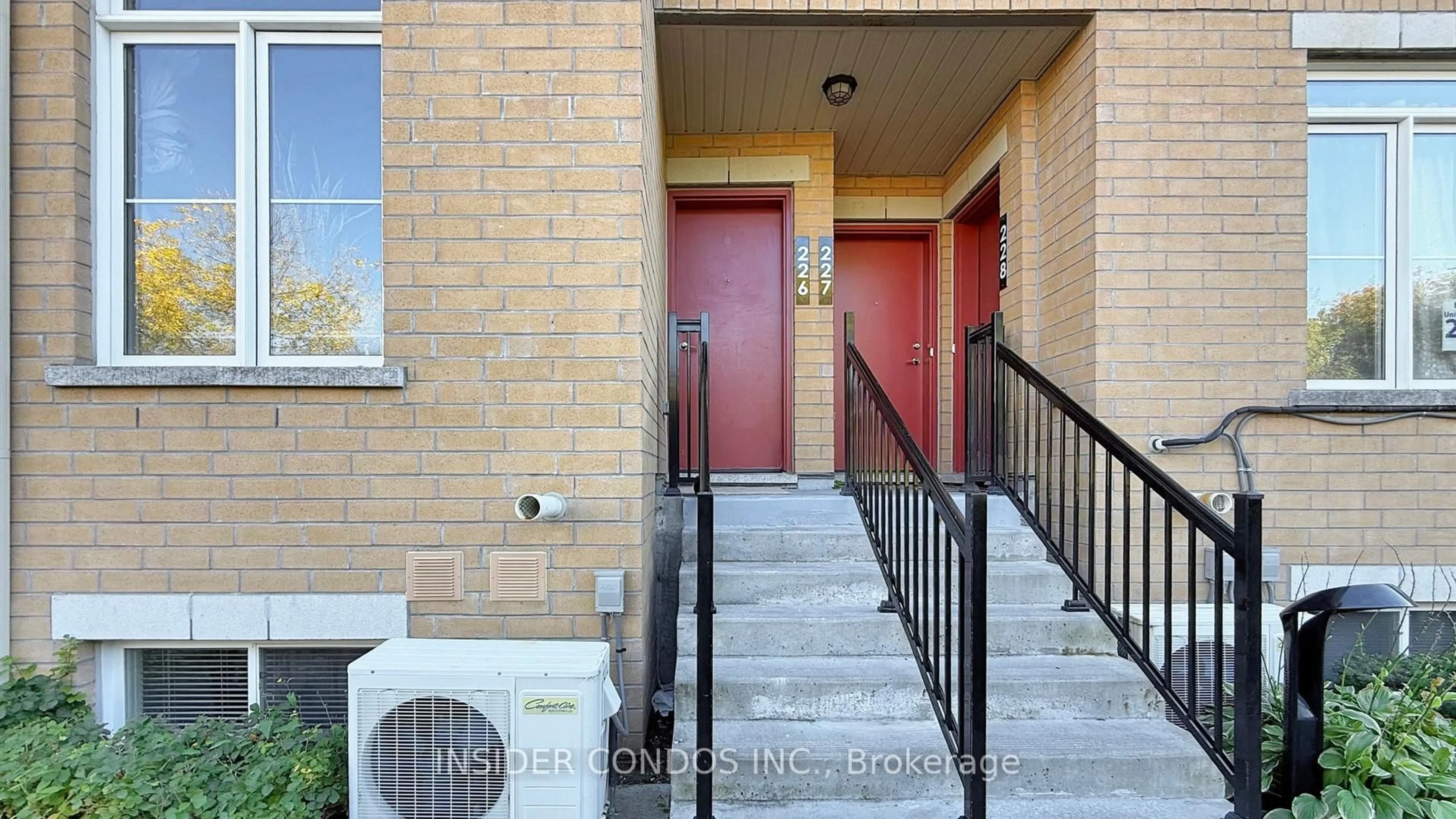 Indoor entryway for 380 Hopewell Ave #226, Toronto Ontario M6E 2S2