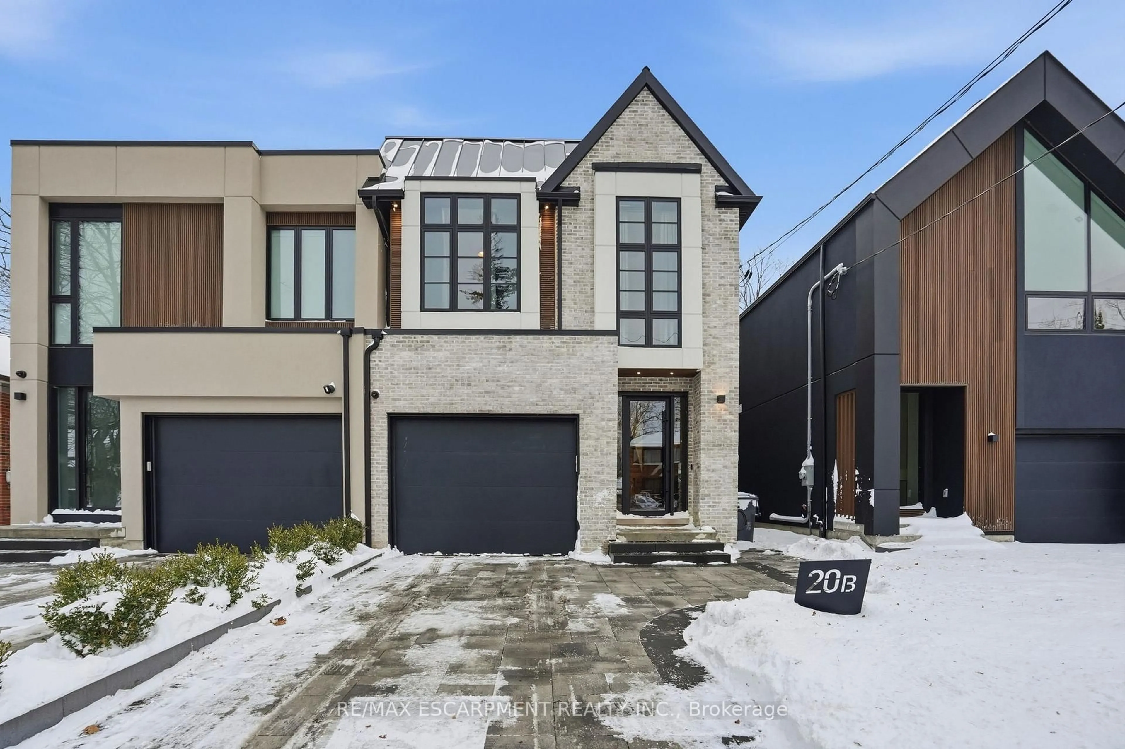 Home with brick exterior material, street for 20B Broadview Ave, Mississauga Ontario L5H 2S8