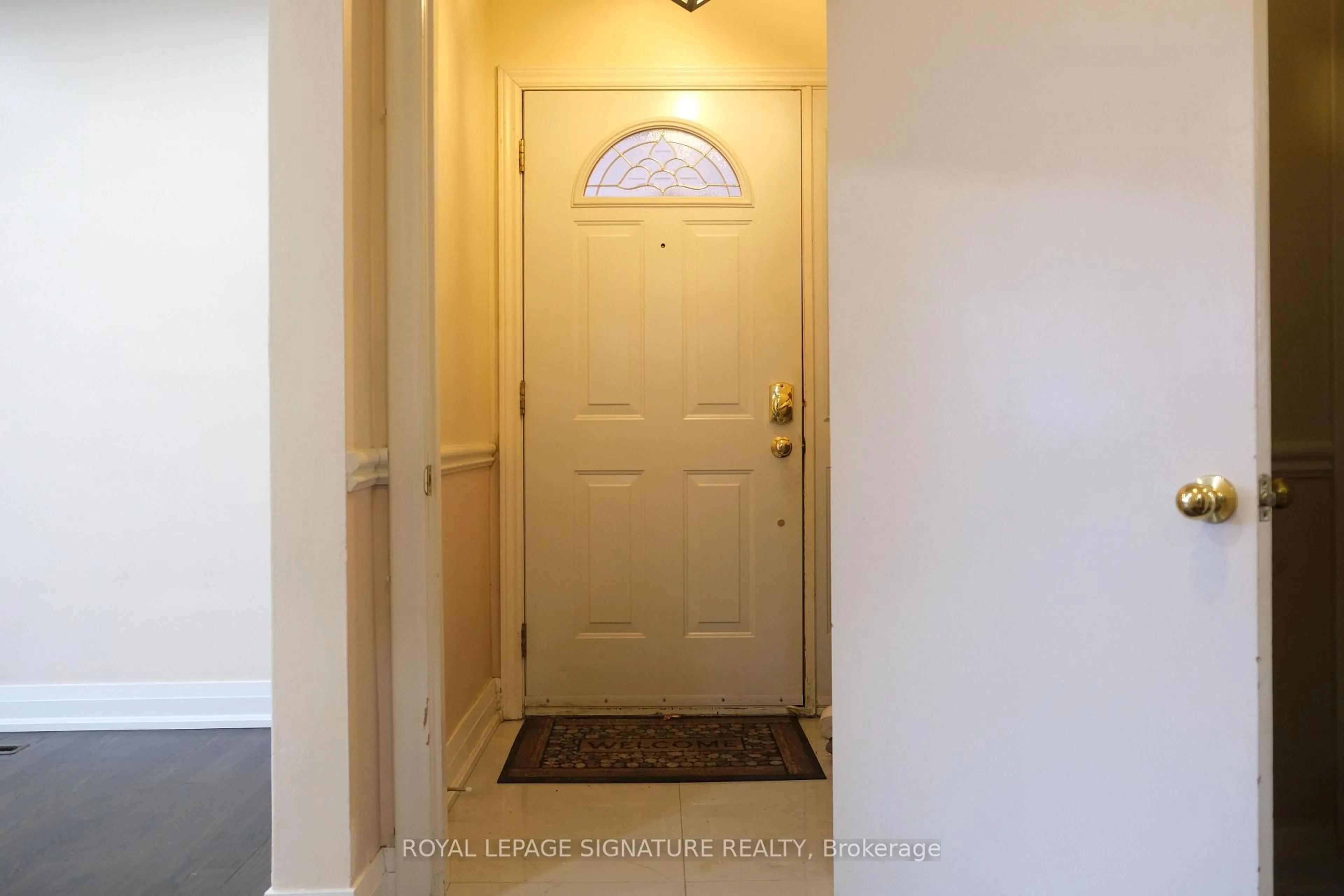 Indoor entryway for 11 Blaydon Ave, Toronto Ontario M3M 2C9