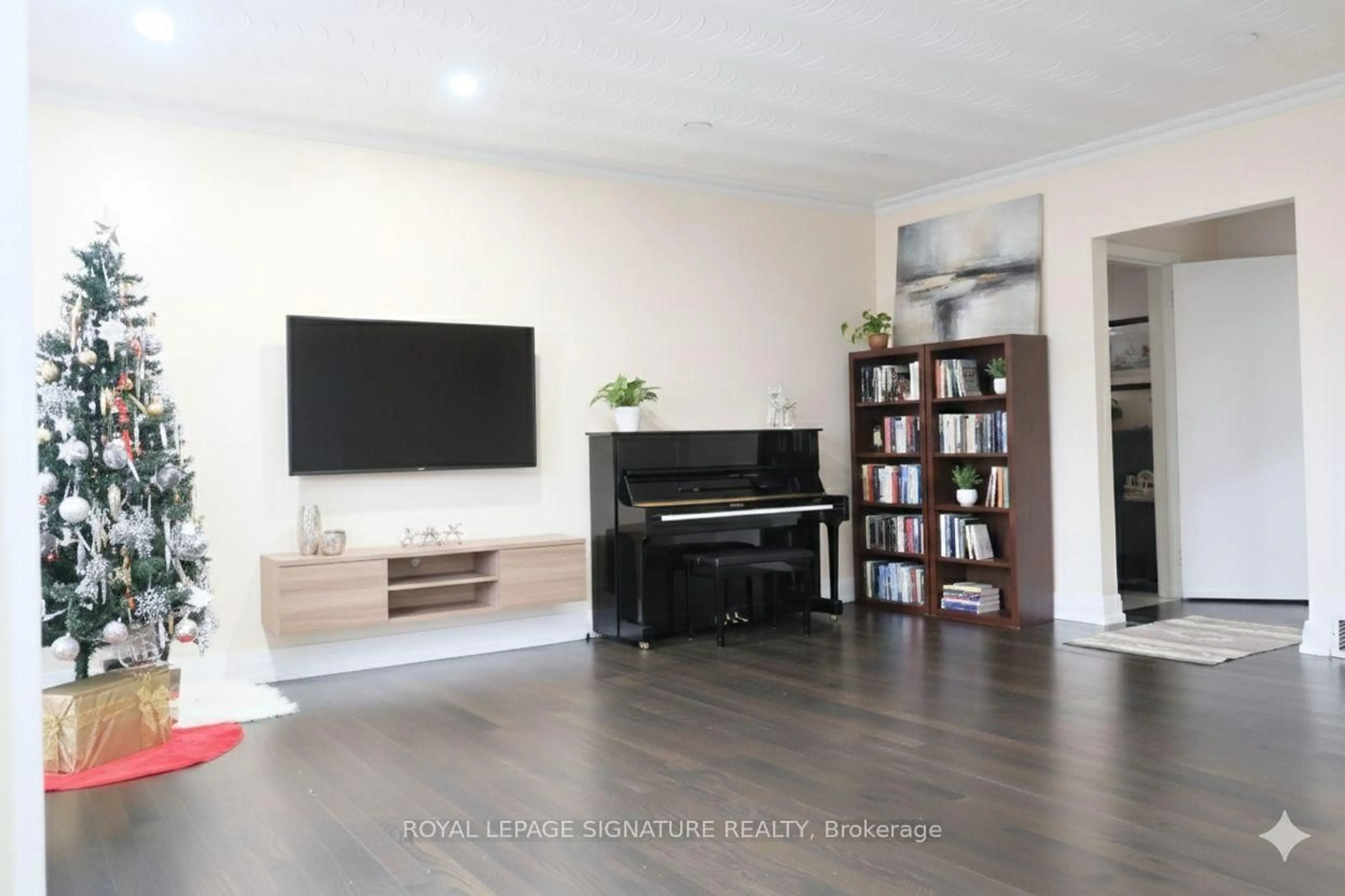 Home theater for 11 Blaydon Ave, Toronto Ontario M3M 2C9
