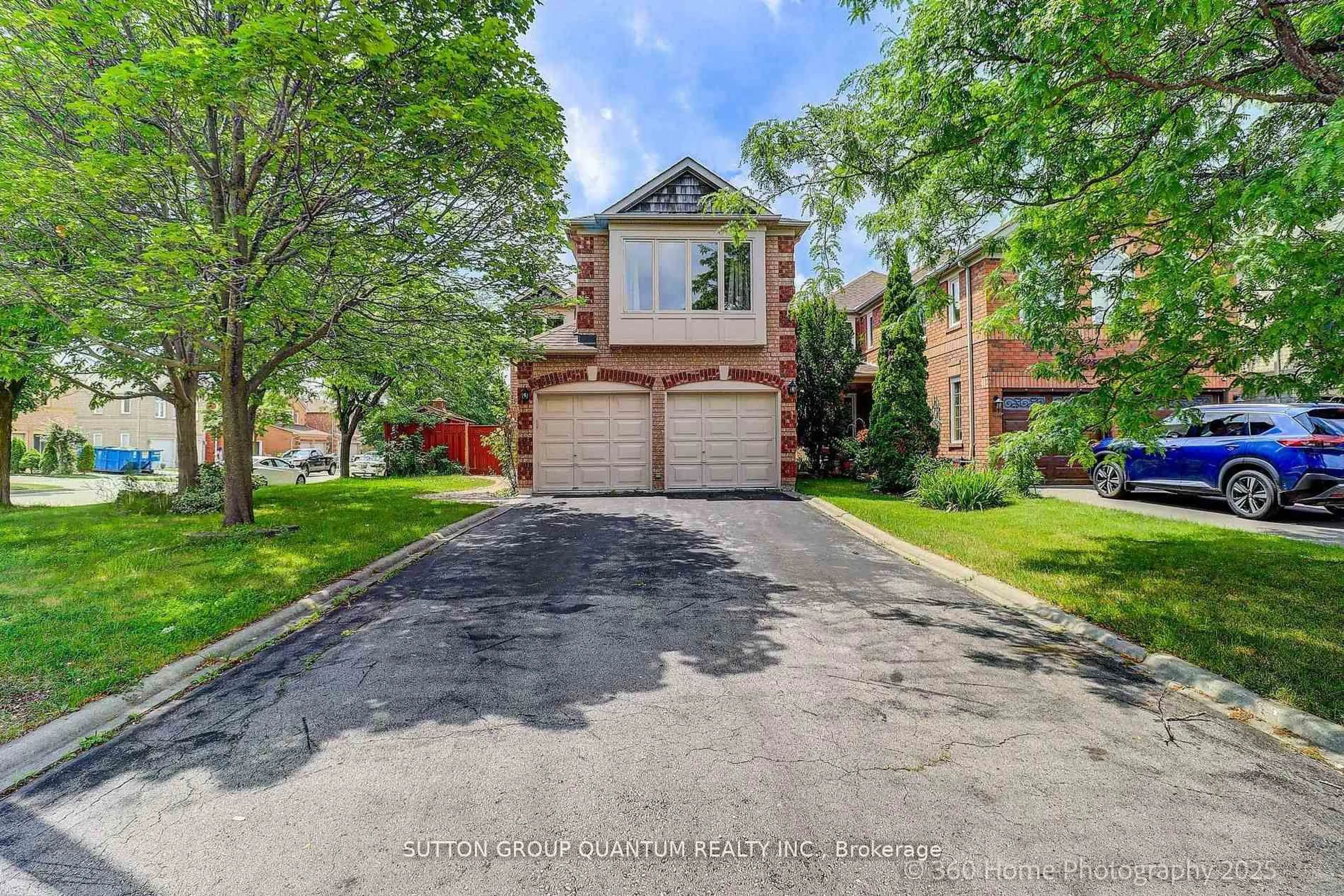 Home with brick exterior material, street for 3246 Fanleaf Dr, Mississauga Ontario L5N 7C9