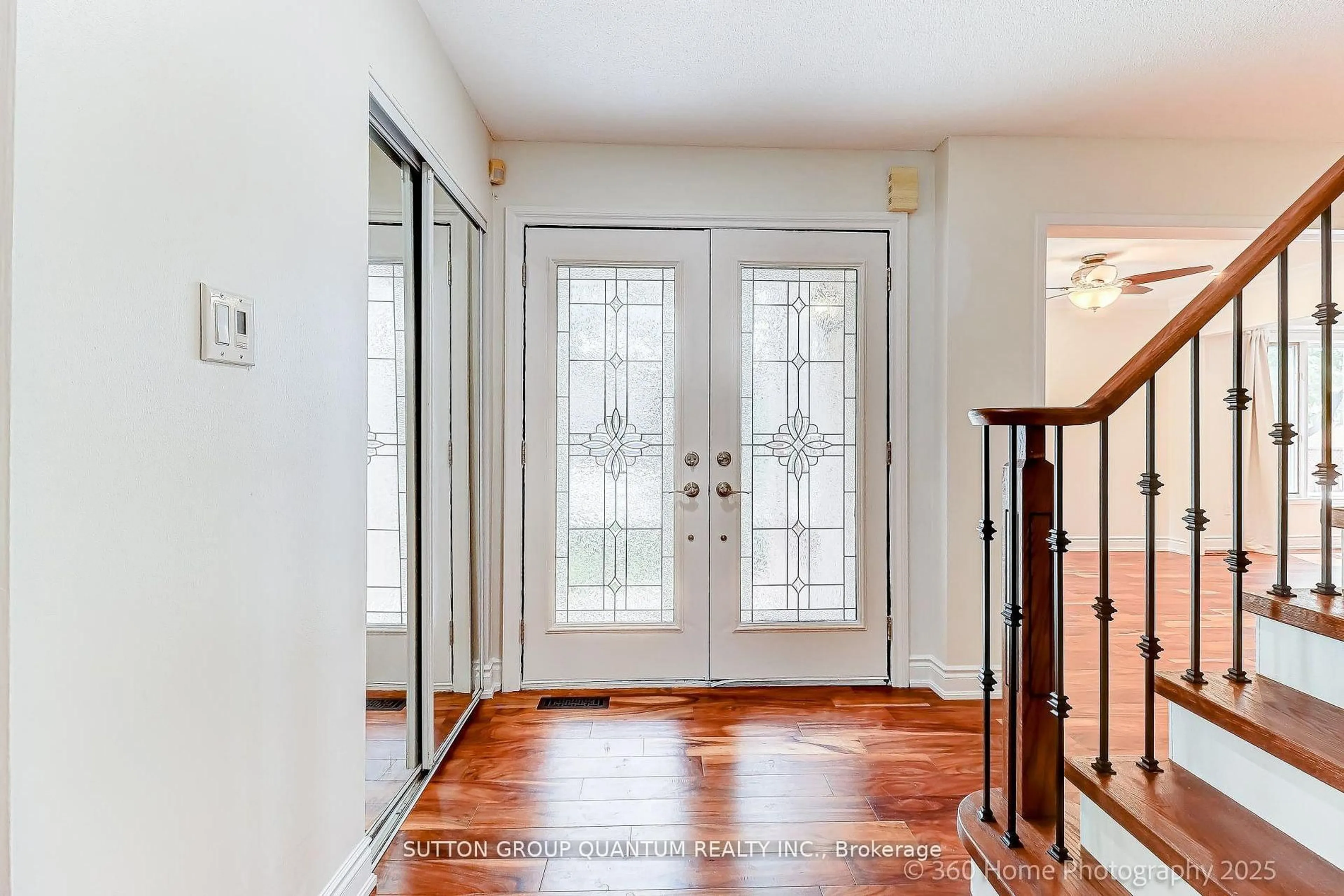 Indoor entryway for 3246 Fanleaf Dr, Mississauga Ontario L5N 7C9