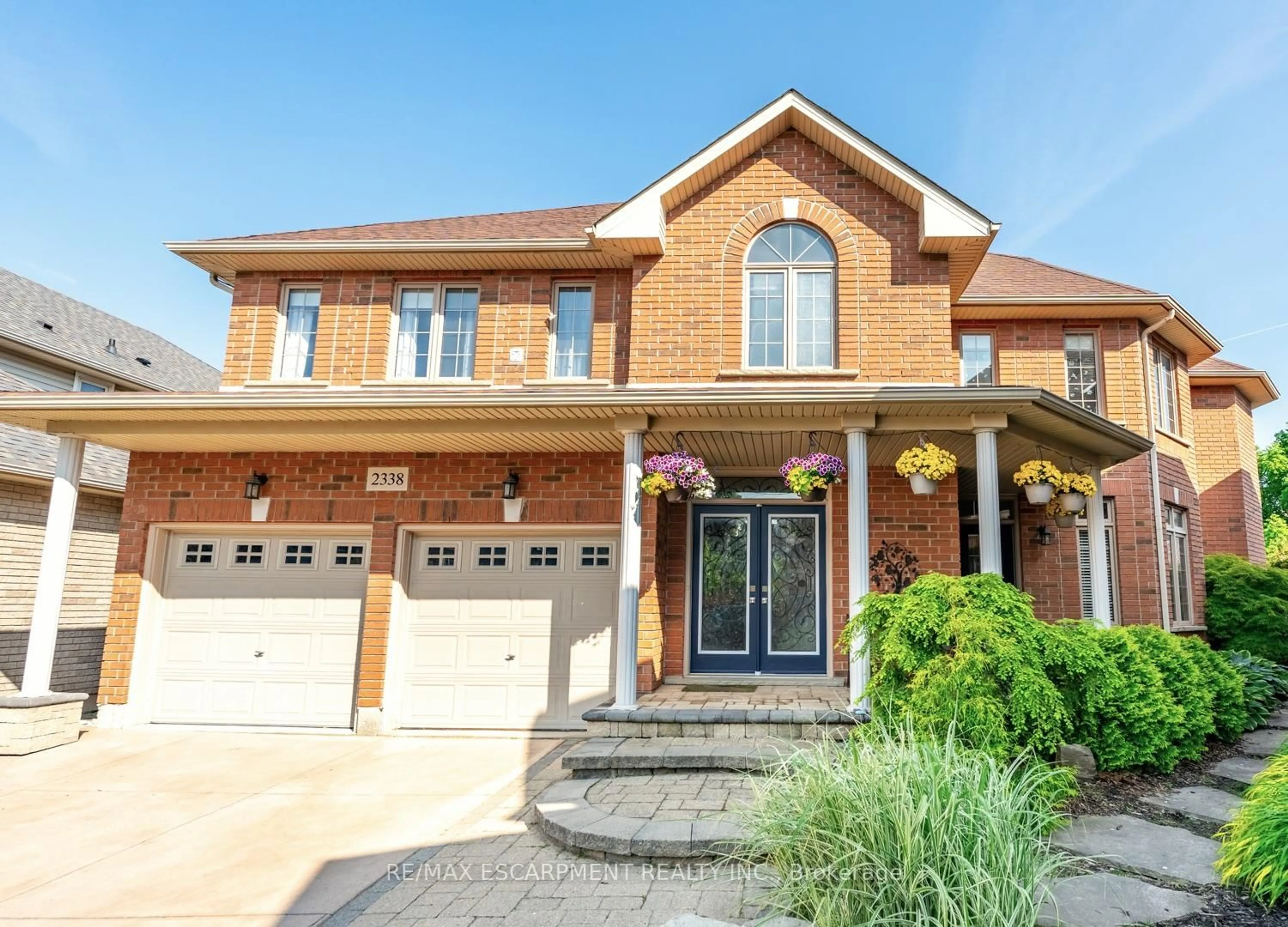 Home with brick exterior material, street for 2338 NORLAND Dr, Burlington Ontario L7L 7E6