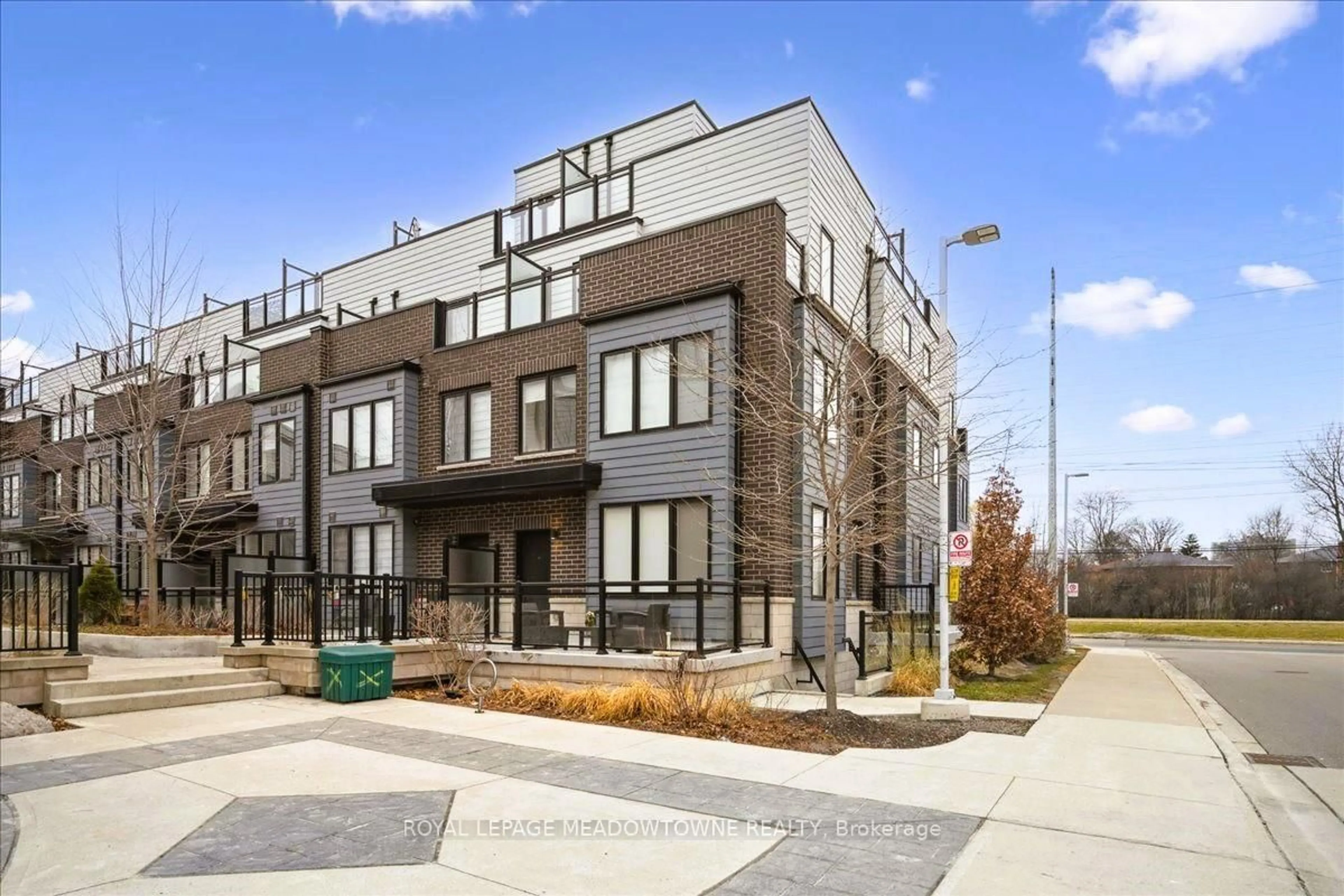 Home with brick exterior material, street for 2232 Bromsgrove Rd #TH #1, Mississauga Ontario L5J 0B3