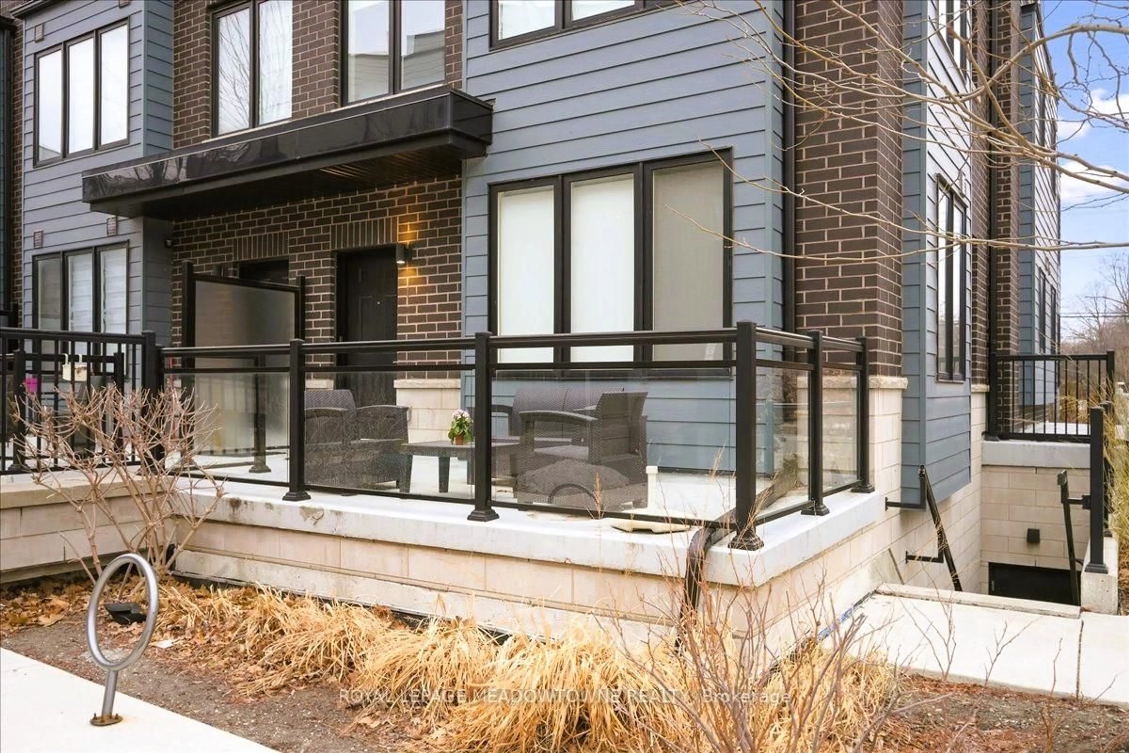 Home with brick exterior material, street for 2232 Bromsgrove Rd #TH #1, Mississauga Ontario L5J 0B3