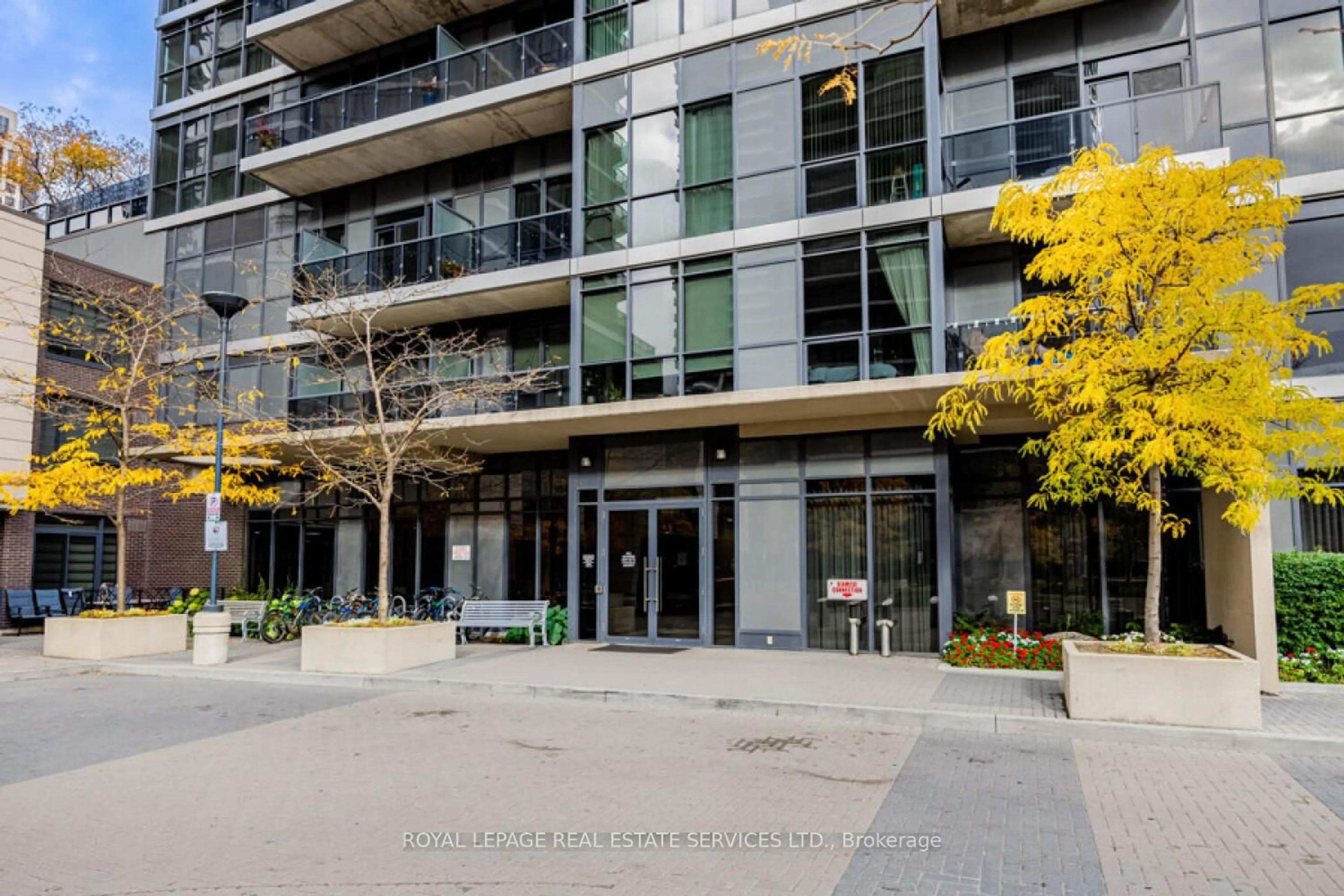 Unknown for 1 Valhalla Inn Rd #1710, Toronto Ontario M9B 1S9