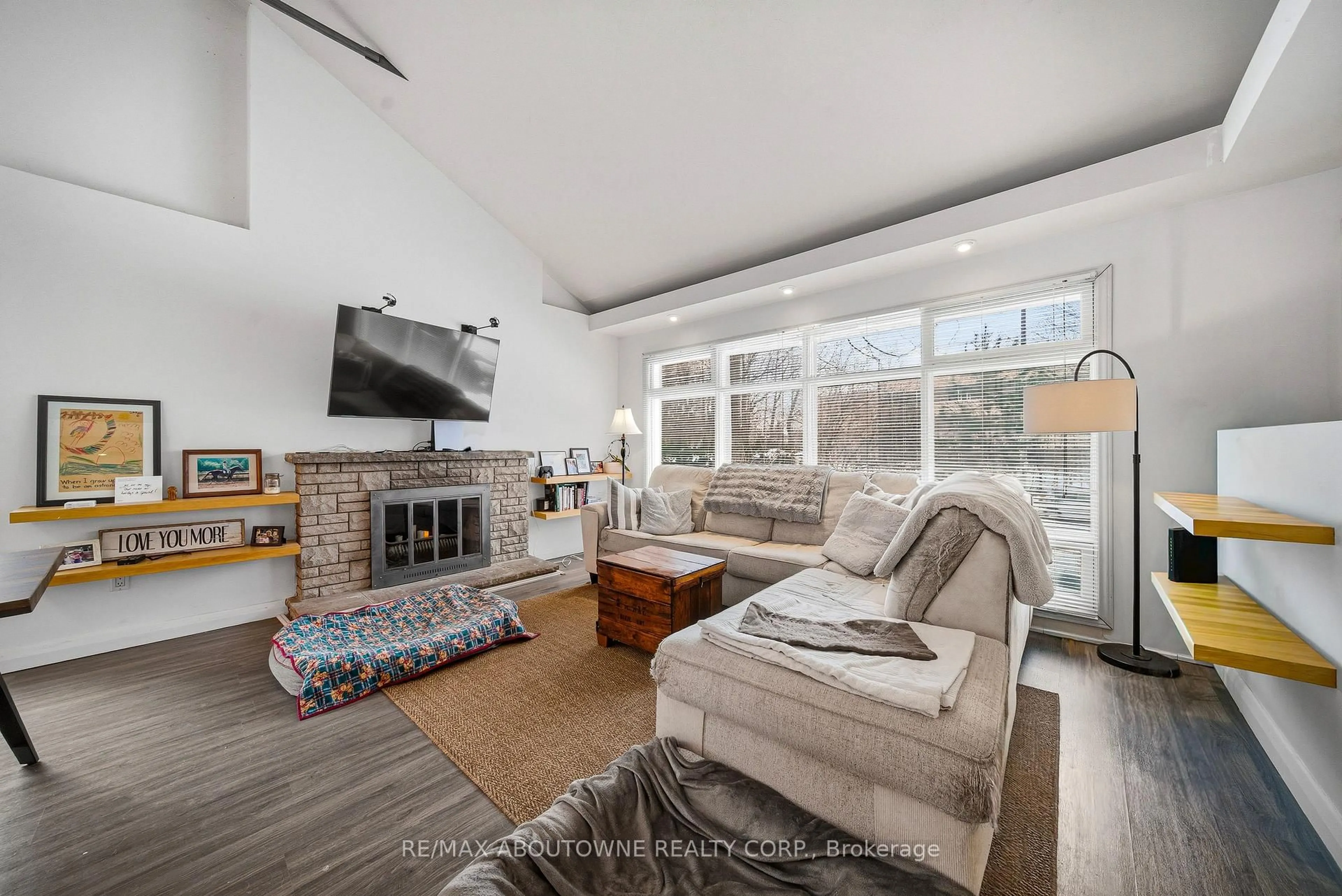 Living room with furniture, unknown for 276 Lakeshore Rd, Oakville Ontario L6K 1E8