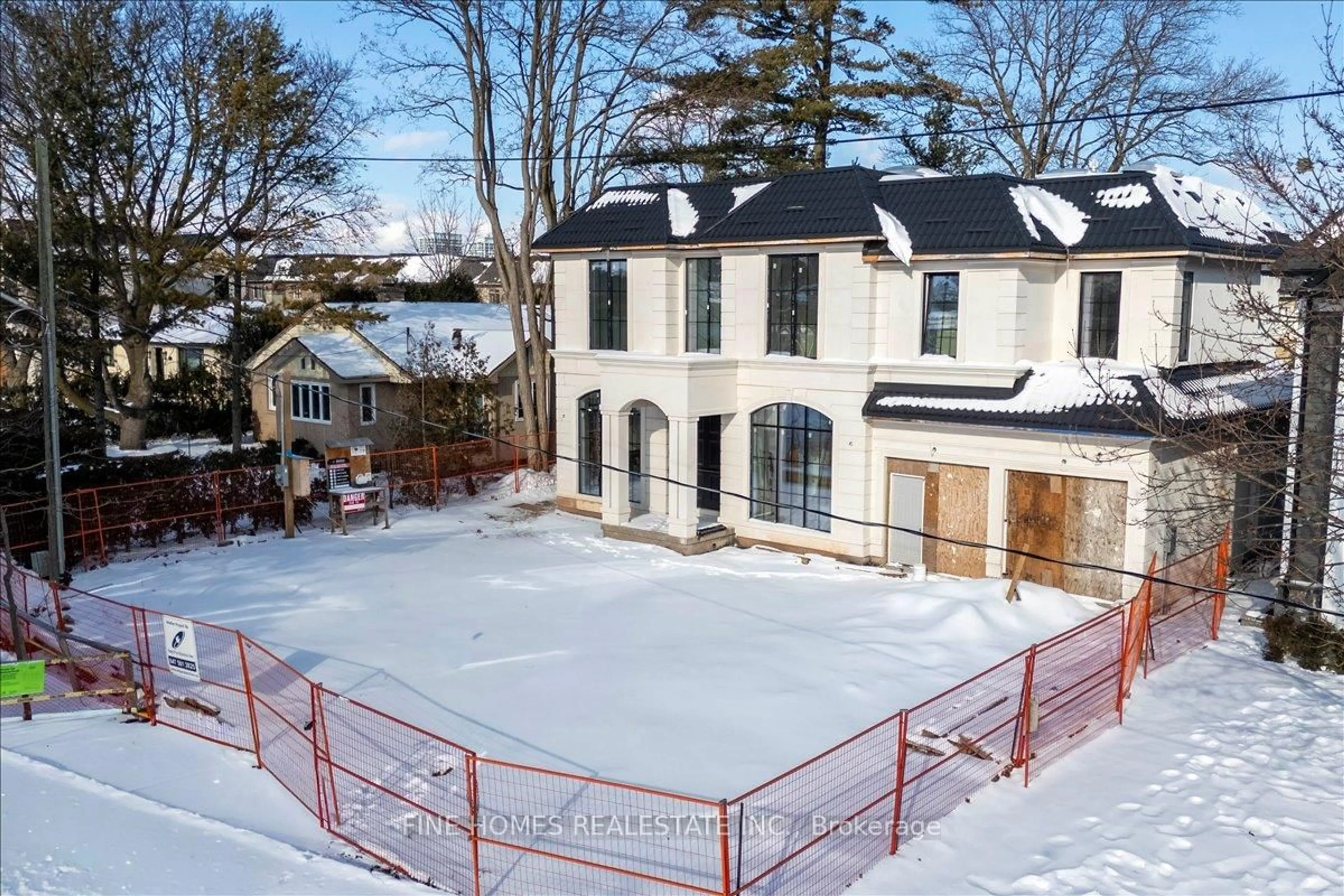 A pic from outside/outdoor area/front of a property/back of a property/a pic from drone, street for 189 Weybourne Rd, Oakville Ontario L6K 2T7