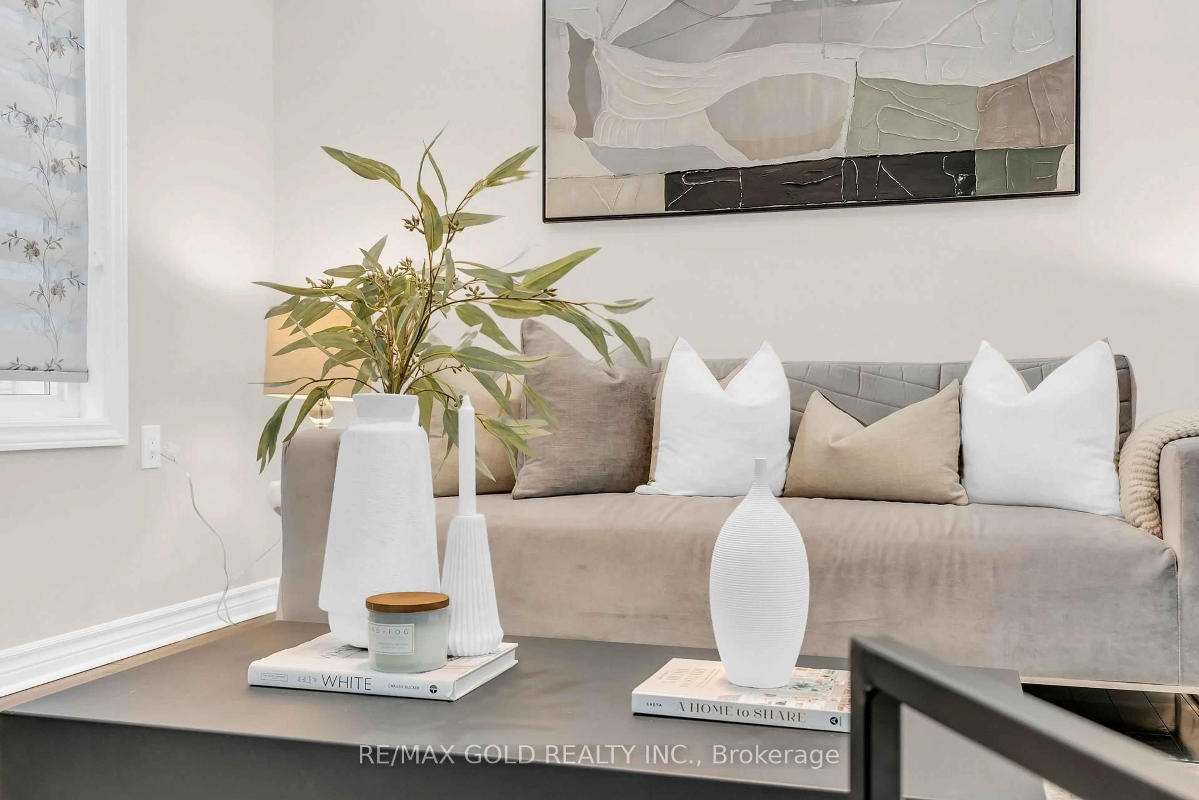 Living room with furniture, unknown for 25 Newhouse Blvd, Caledon Ontario L7C 4A2