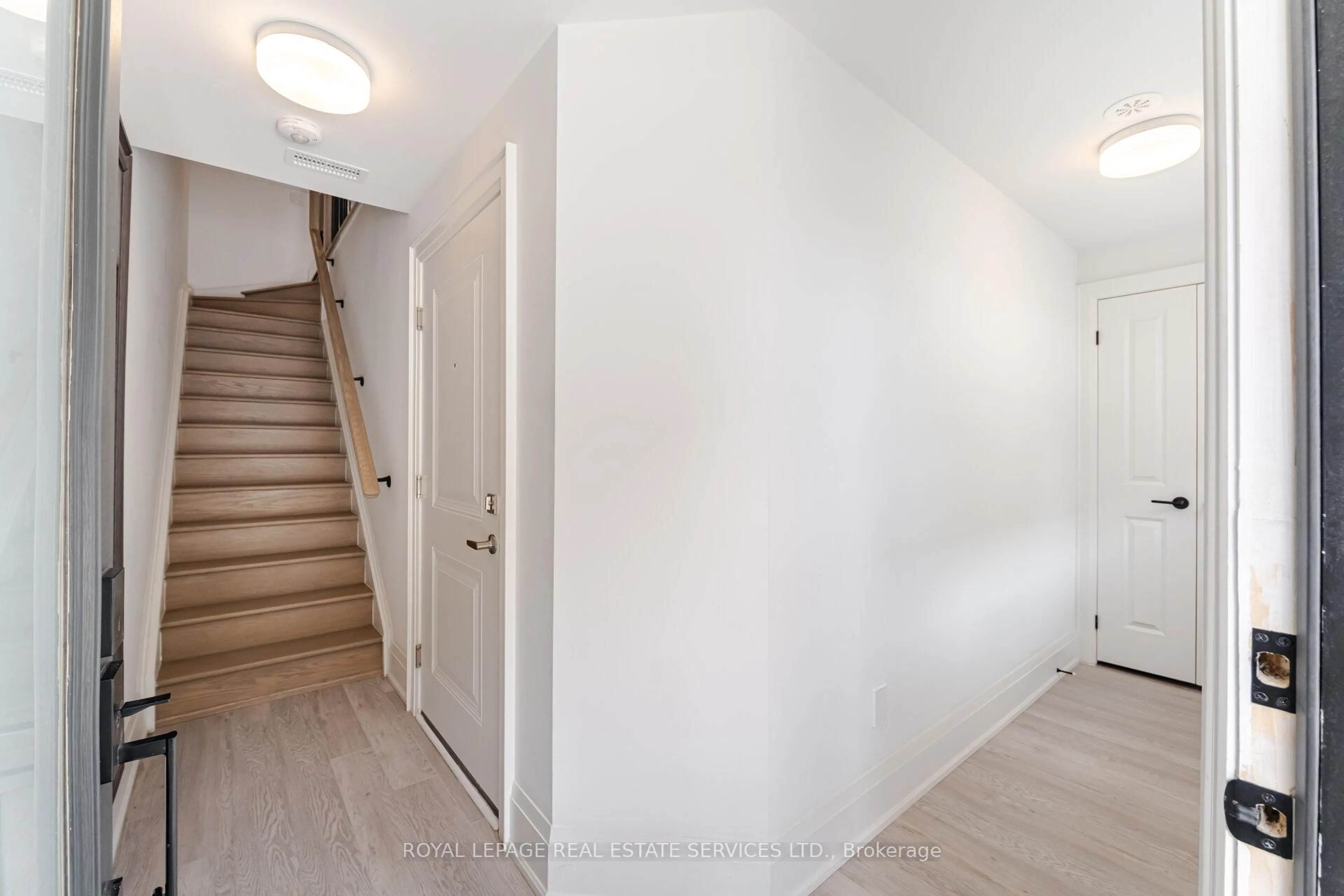 Indoor entryway for 15 Lunar Cres #78, Mississauga Ontario L5M 2R6