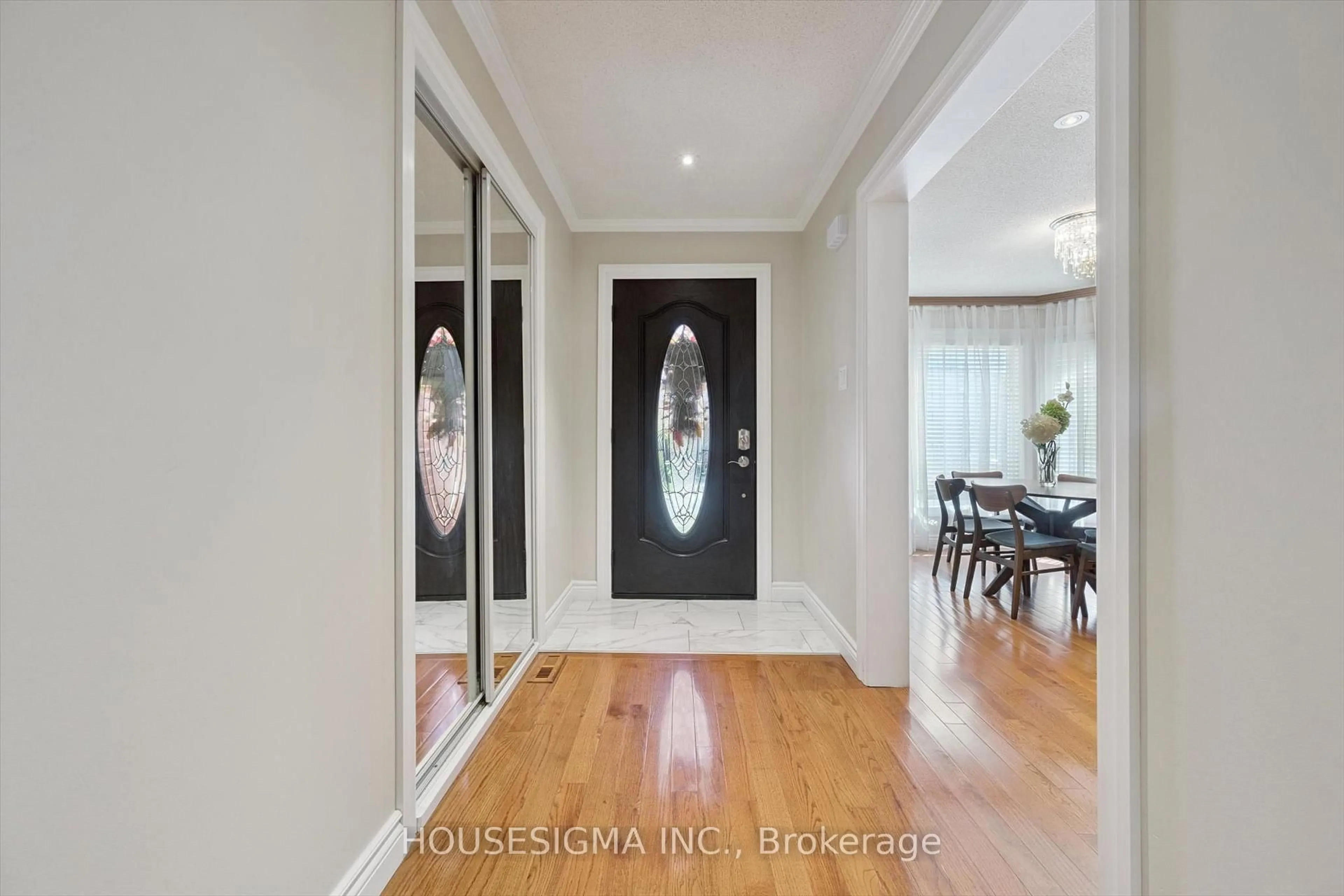 Indoor entryway for 1197 Old Oak Dr, Oakville Ontario L6M 3K6
