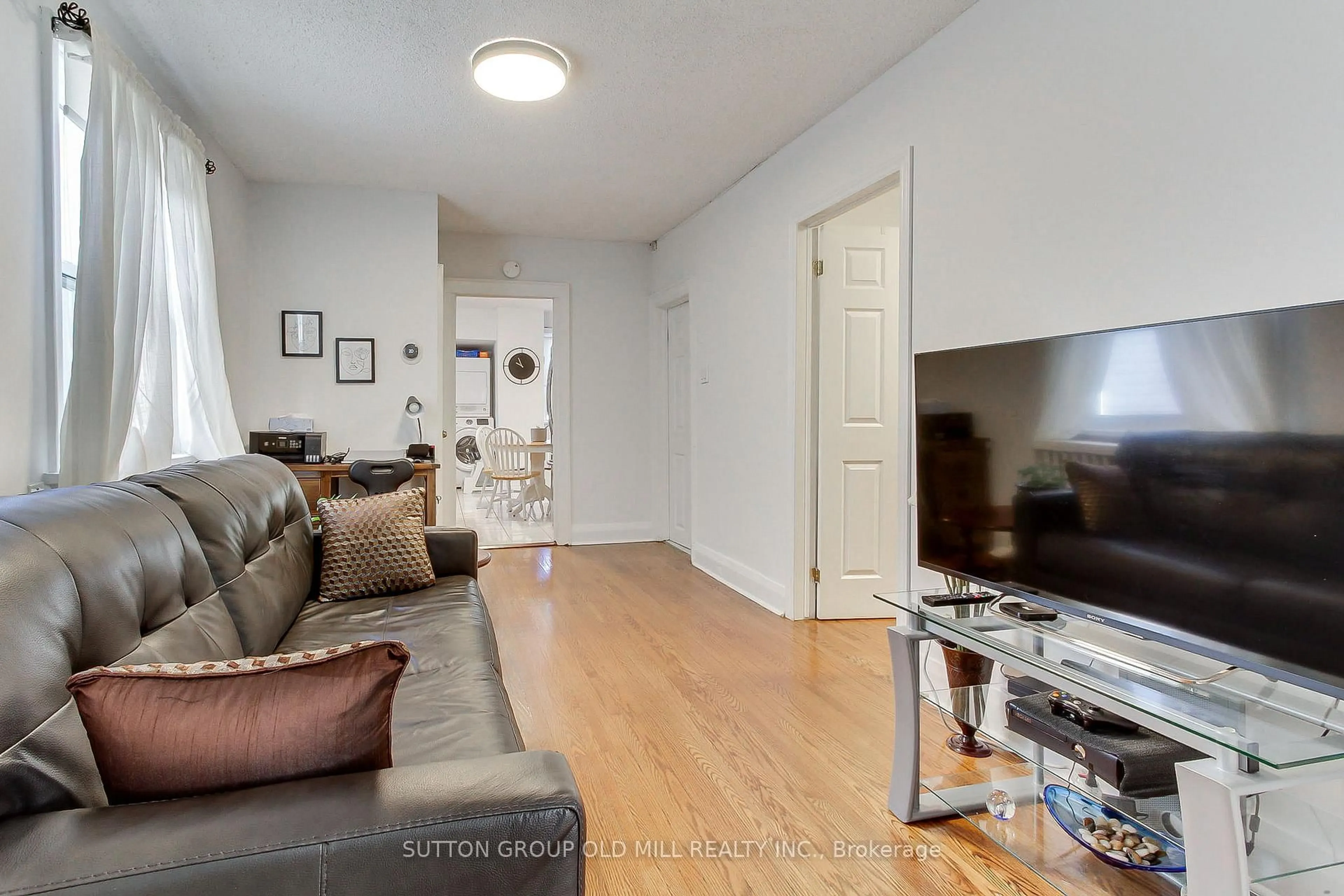 Living room with furniture, unknown for 32 Florence Cres, Toronto Ontario M6N 4E4