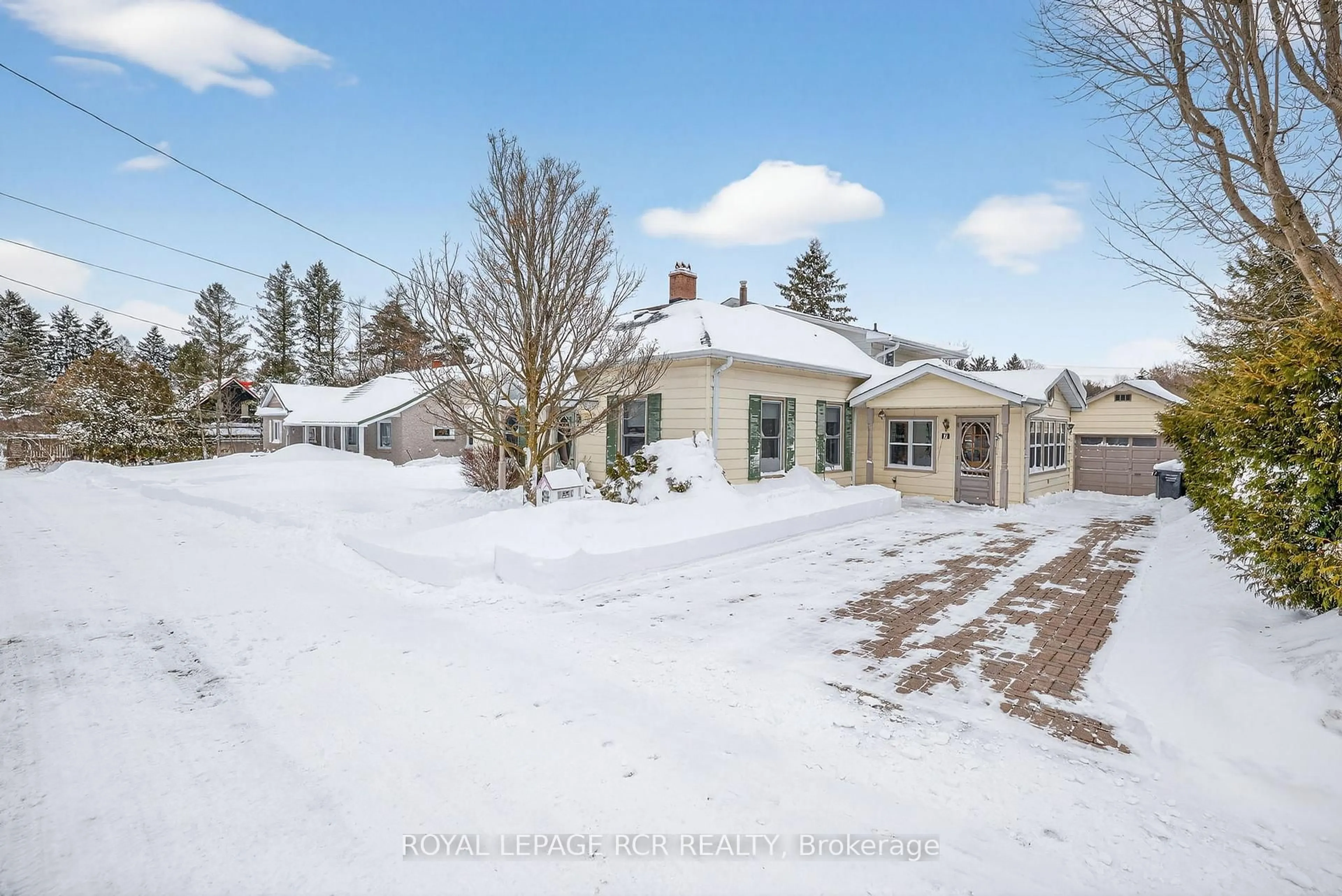 A pic from outside/outdoor area/front of a property/back of a property/a pic from drone, street for 7 Wallace Ave, Caledon Ontario L7E 0M5