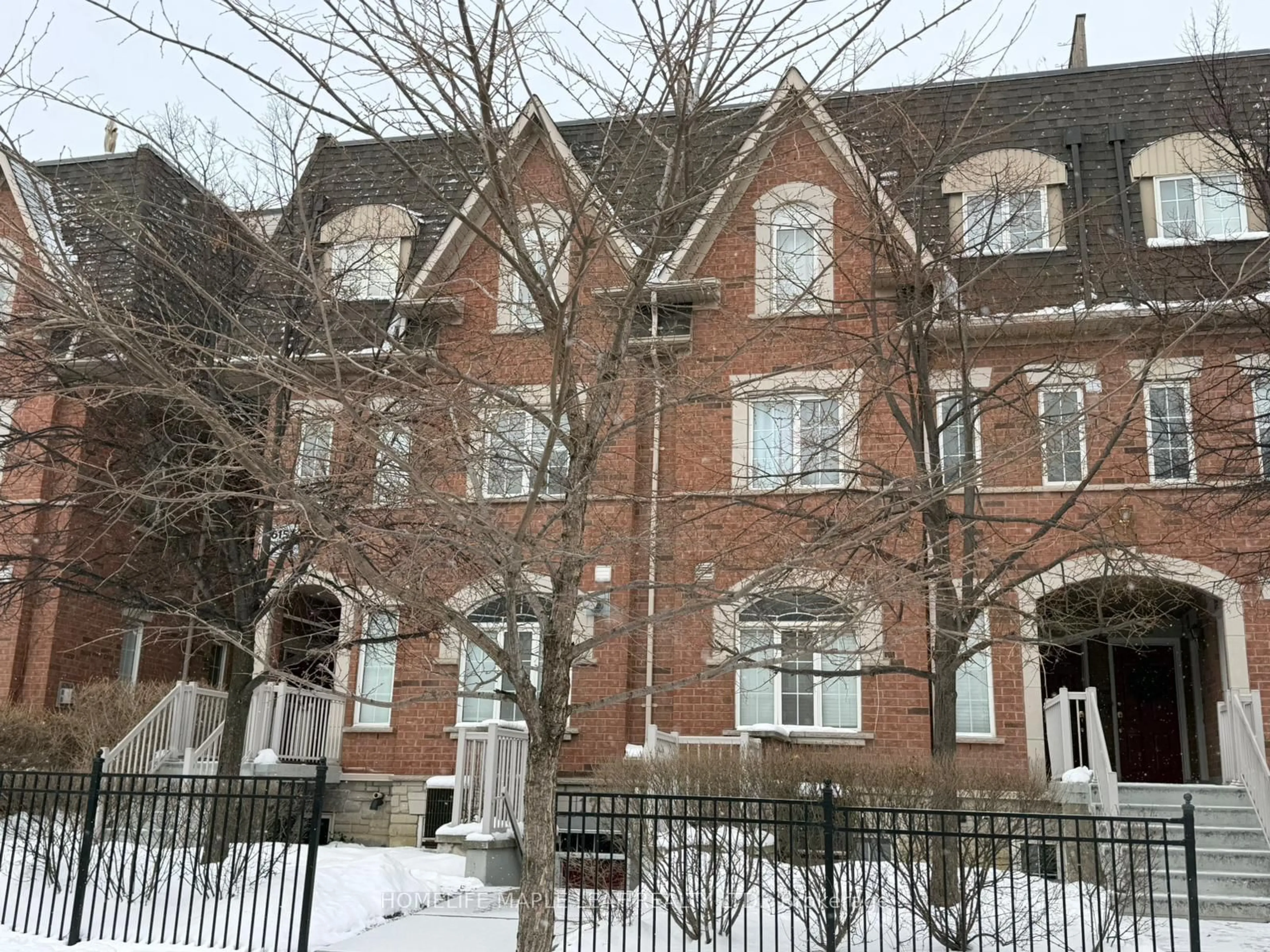 Home with brick exterior material, street for 615 Shoreline Dr #17, Mississauga Ontario L5B 4K4