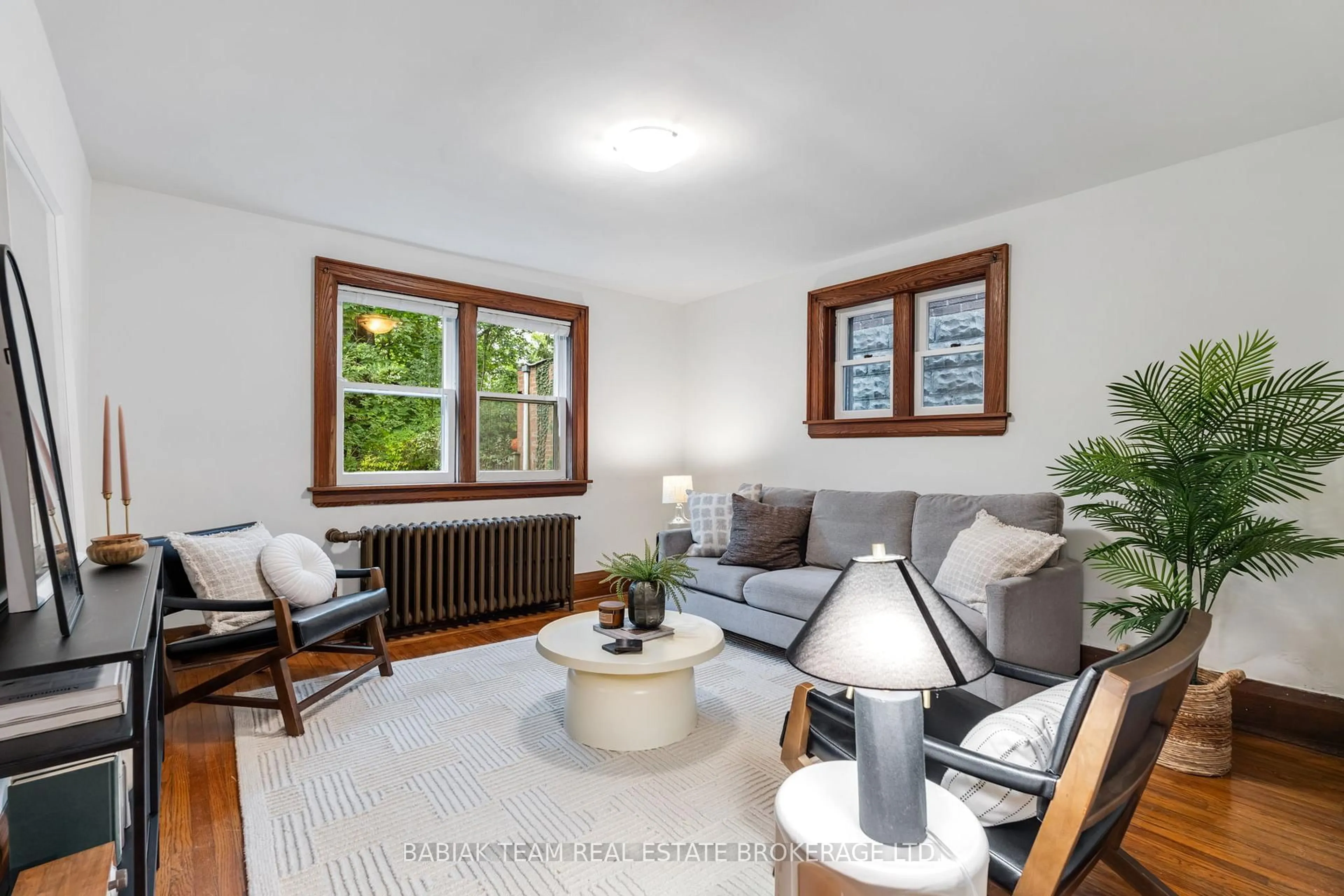 Living room with furniture, unknown for 8 Grenadier Ravine Dr, Toronto Ontario M6S 2W7